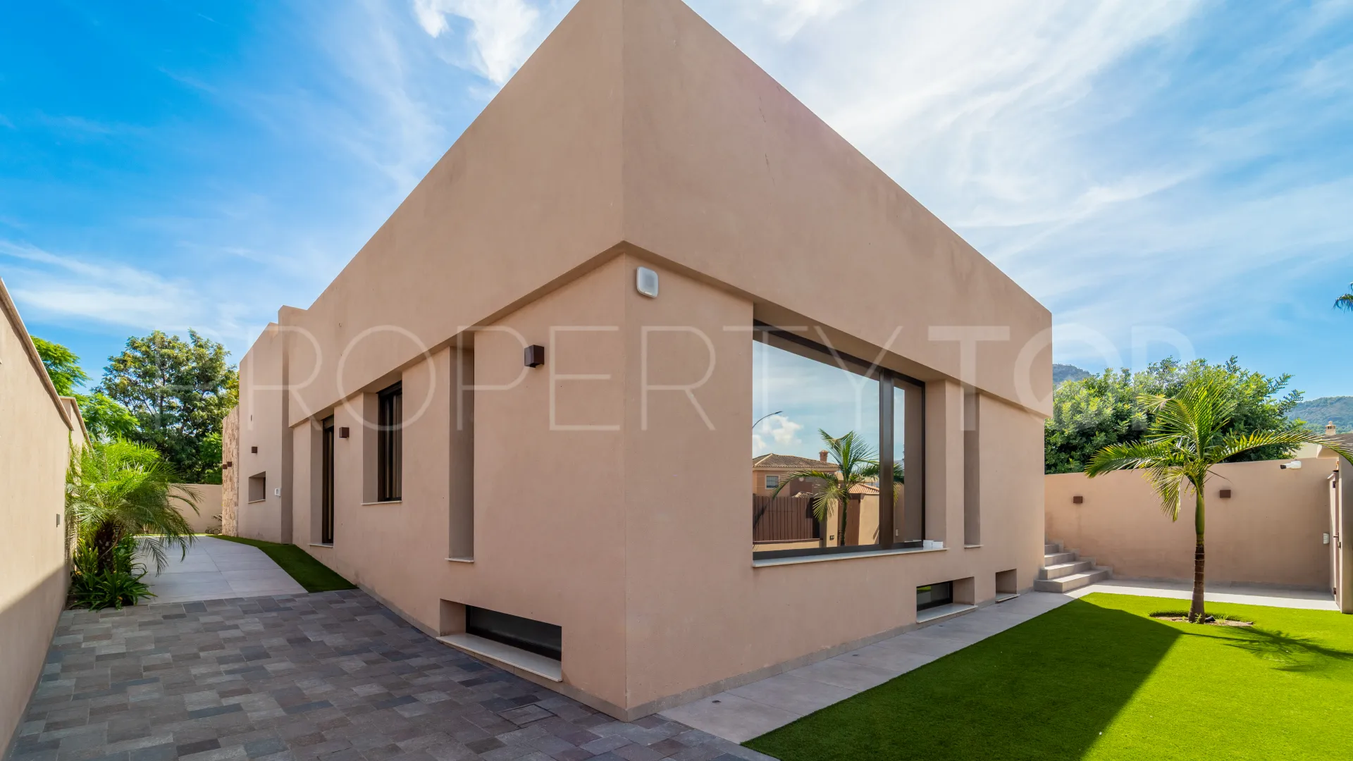 Villa for sale in Churriana
