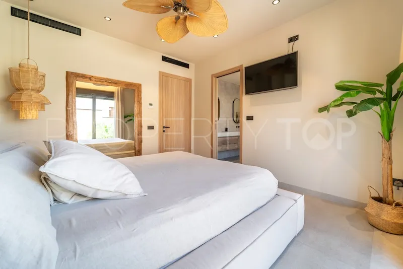 Villa for sale in Churriana