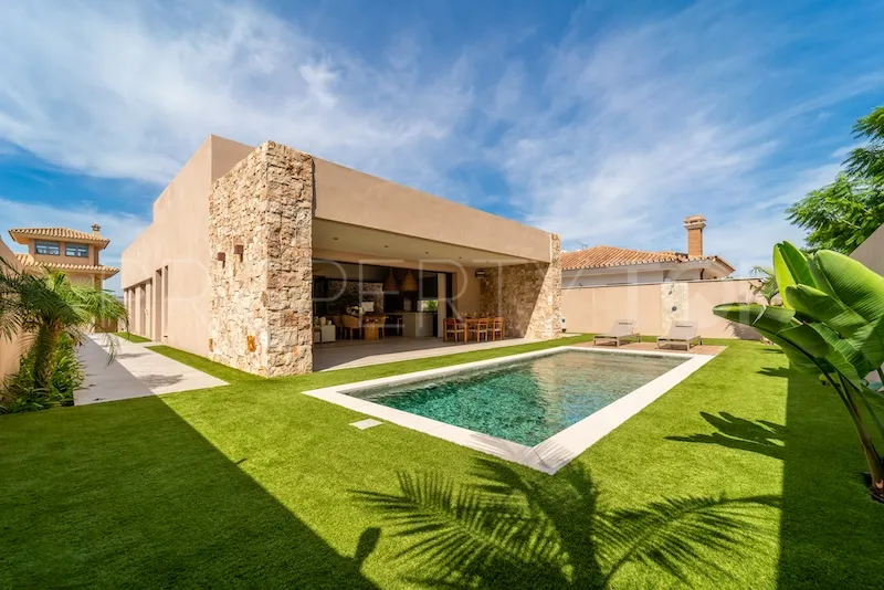 Villa for sale in Churriana