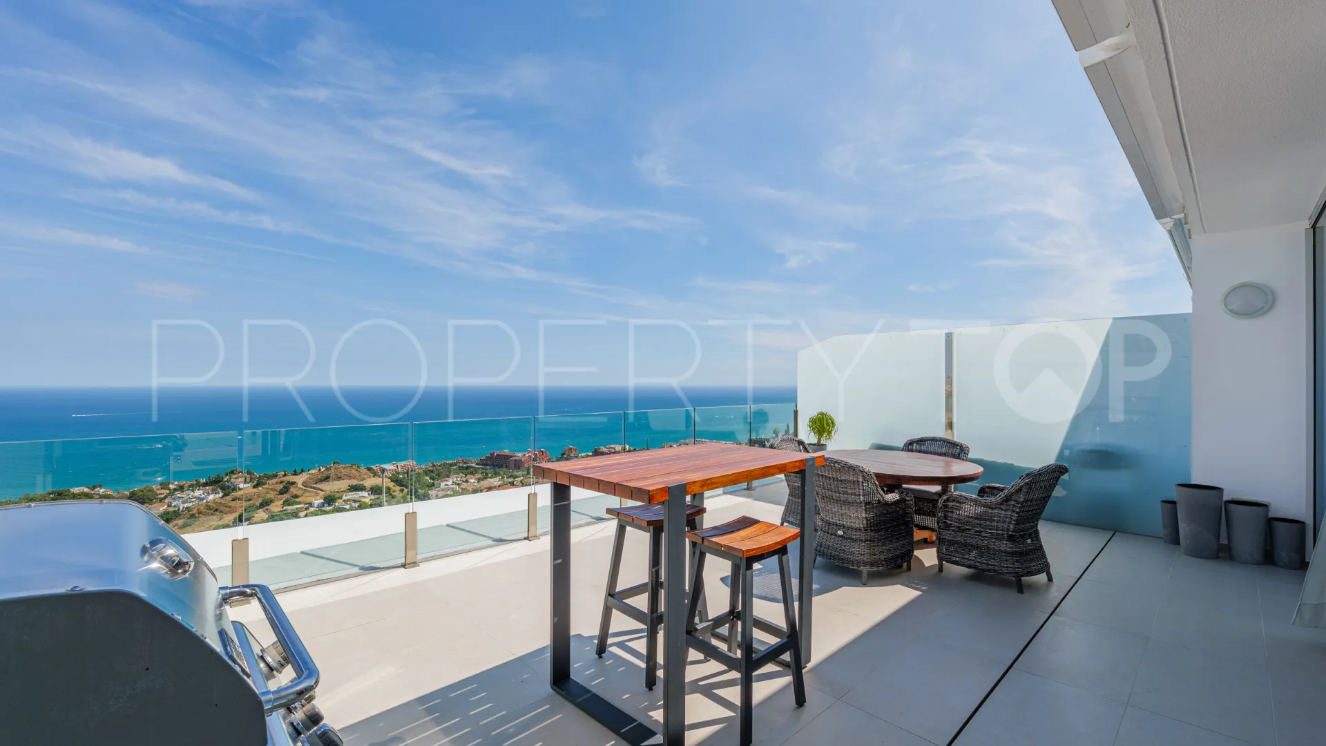 Se vende atico duplex en Benalmadena Costa con 3 dormitorios