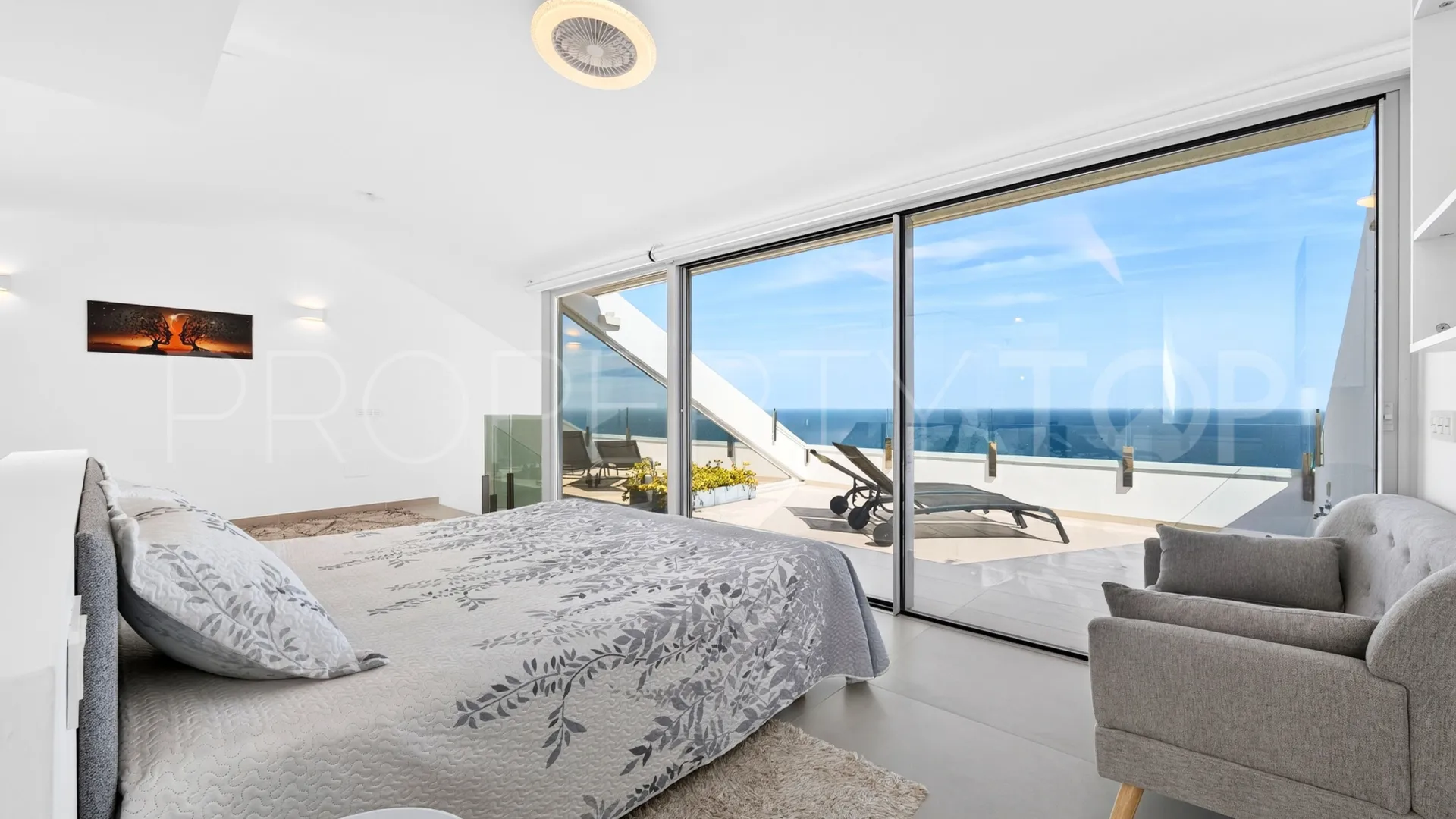 Se vende atico duplex en Benalmadena Costa con 3 dormitorios