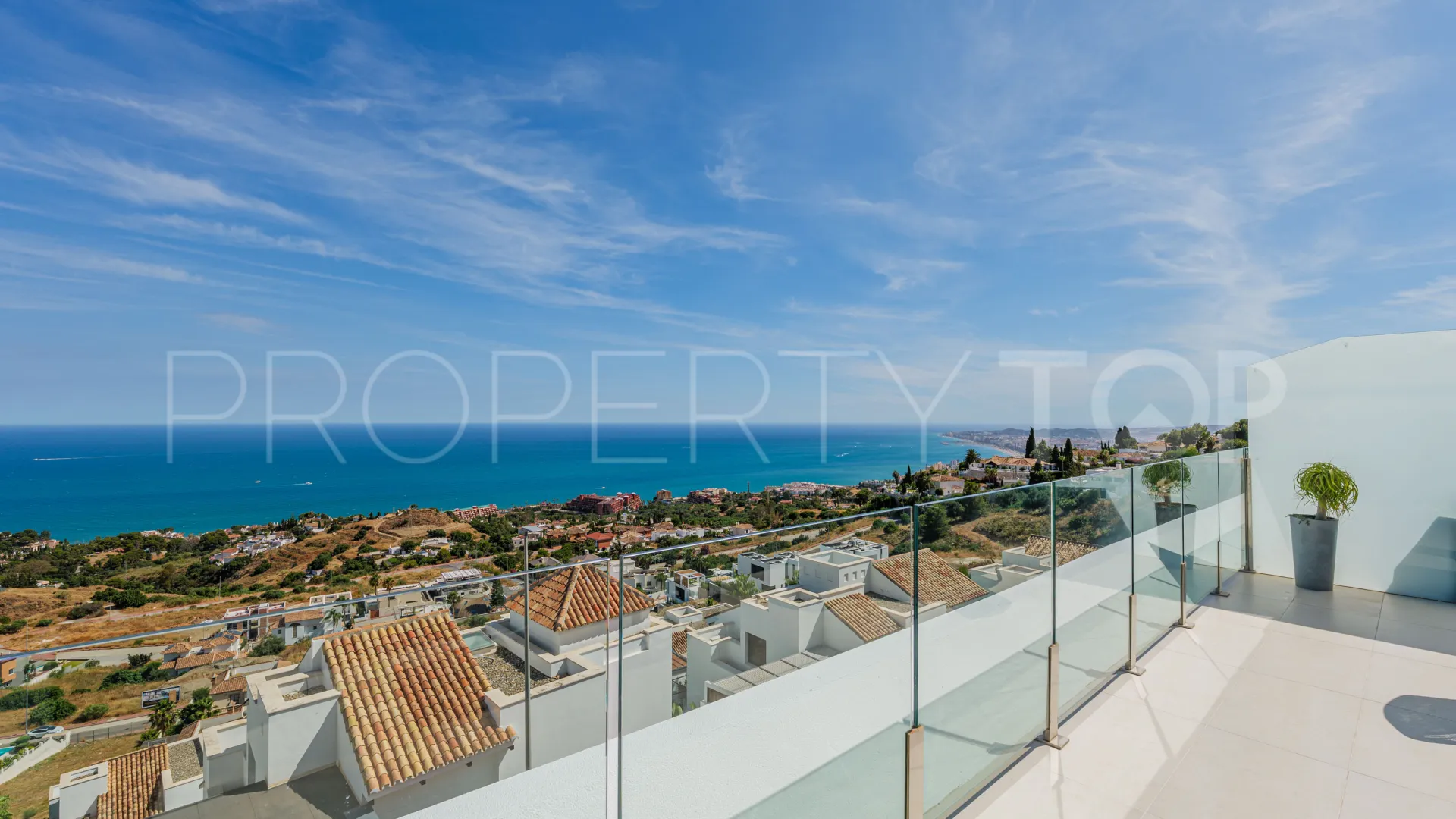Se vende atico duplex en Benalmadena Costa con 3 dormitorios
