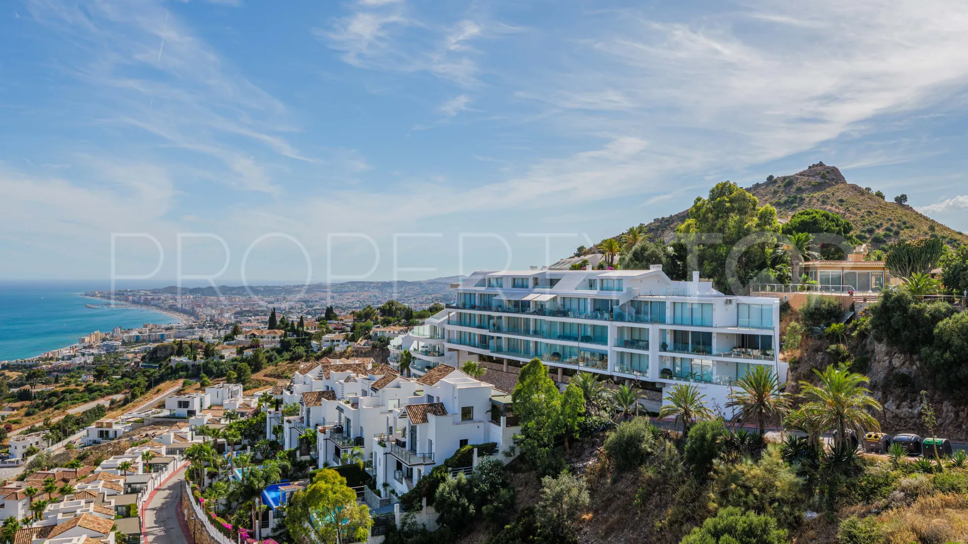 Se vende atico duplex en Benalmadena Costa con 3 dormitorios