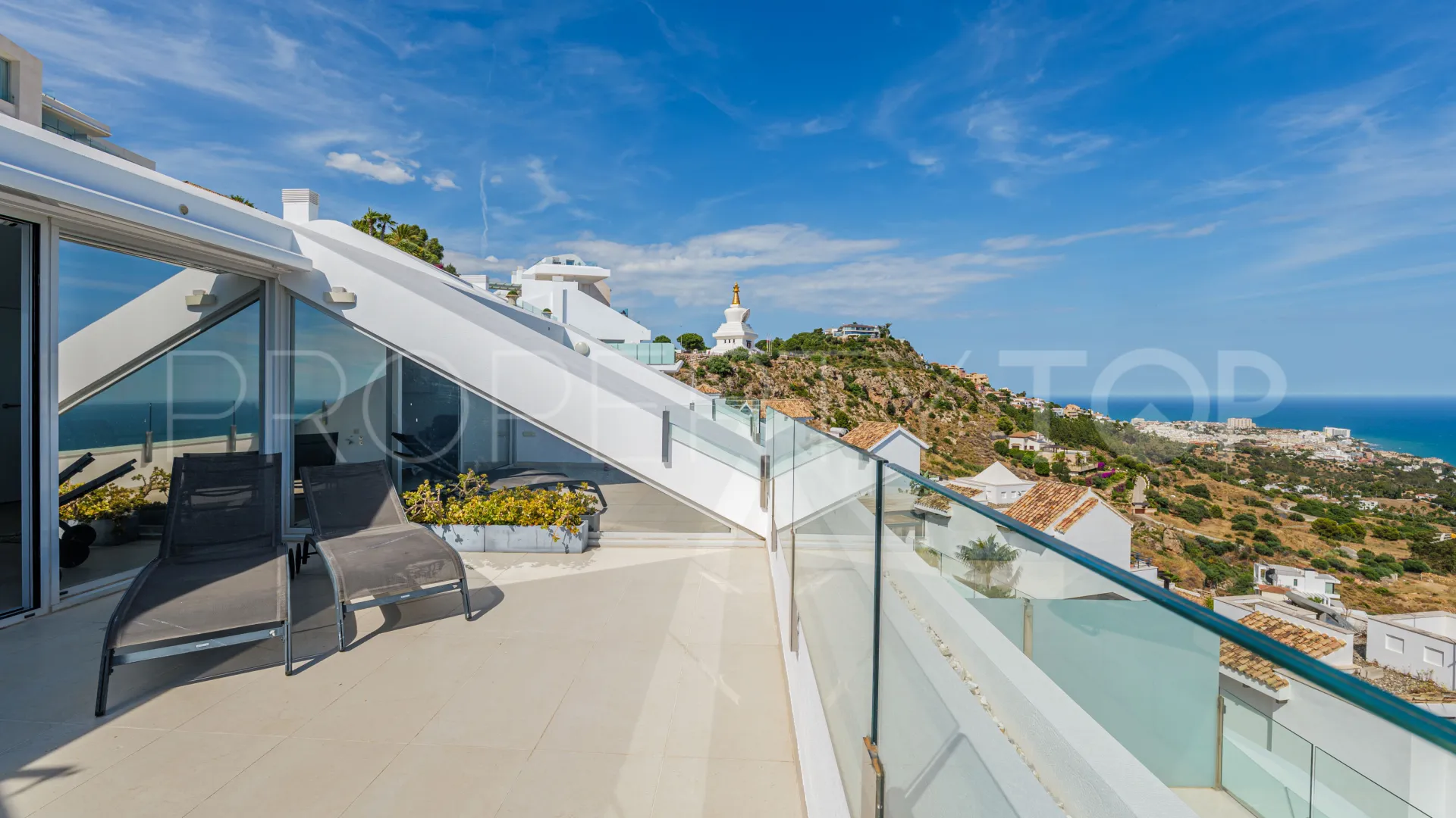 Se vende atico duplex en Benalmadena Costa con 3 dormitorios