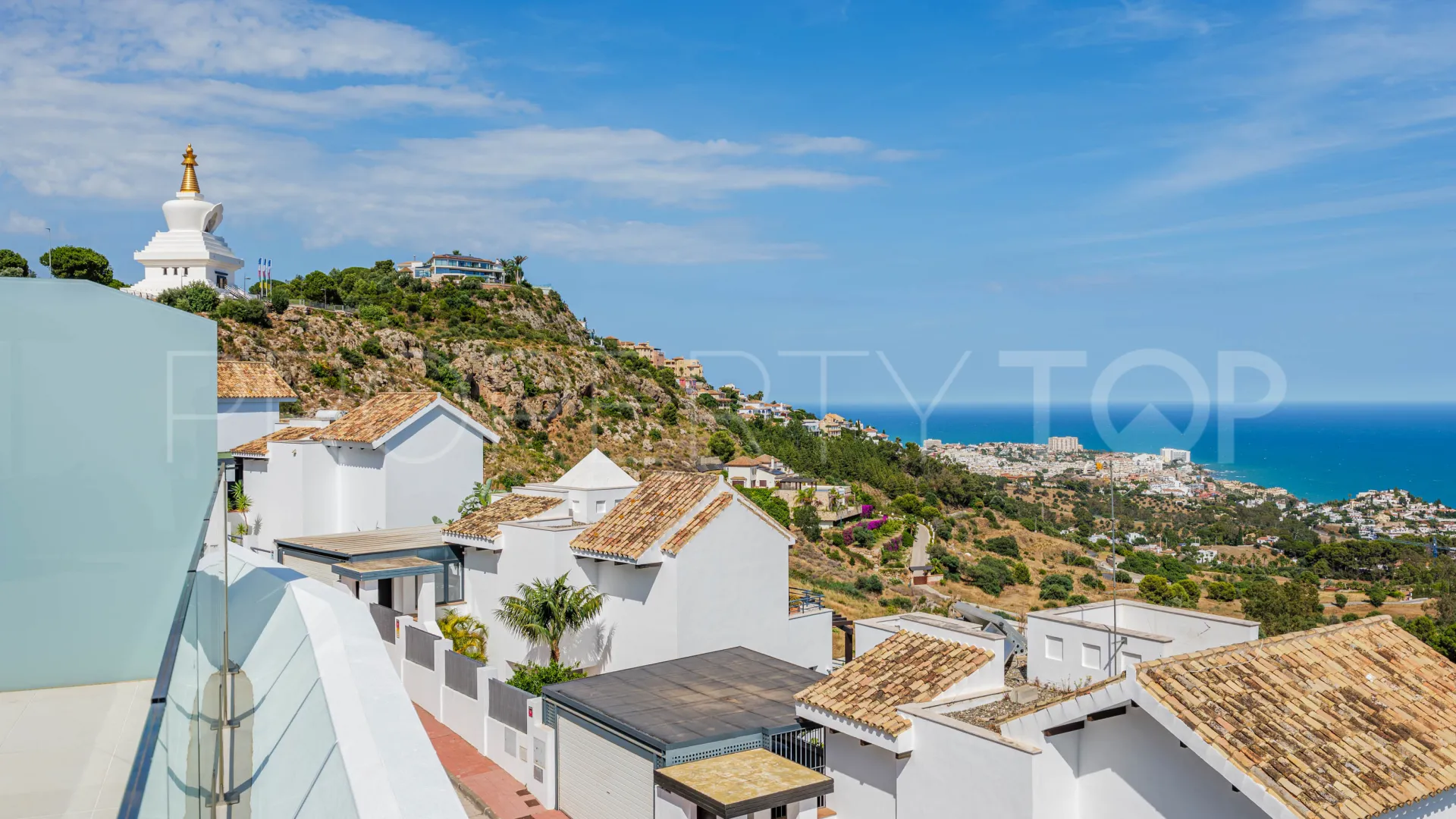 Se vende atico duplex en Benalmadena Costa con 3 dormitorios