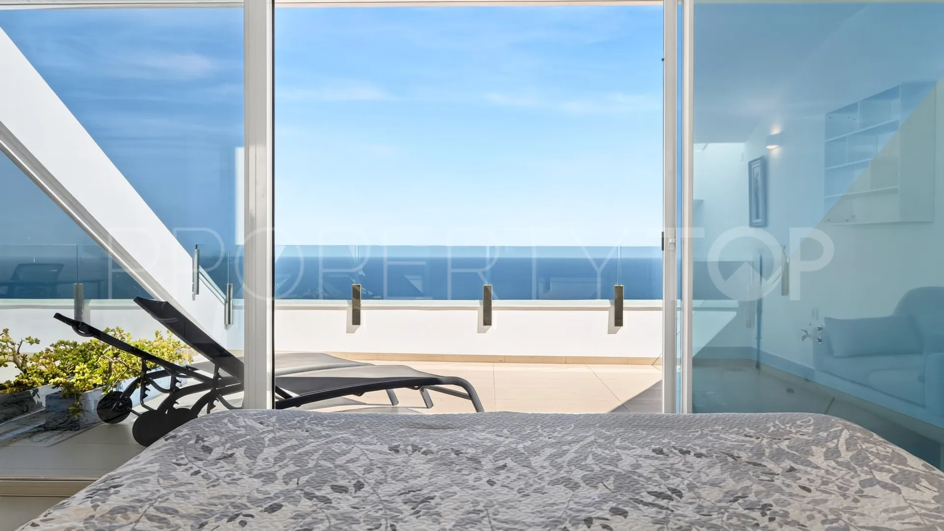 Se vende atico duplex en Benalmadena Costa con 3 dormitorios