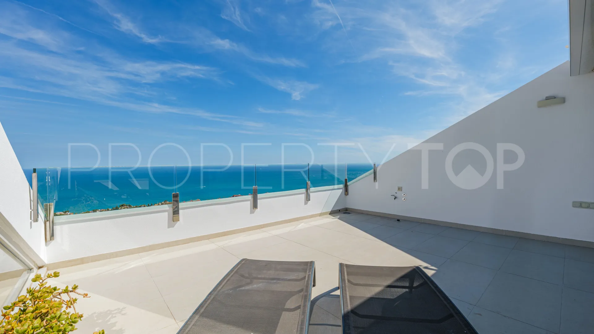 Se vende atico duplex en Benalmadena Costa con 3 dormitorios