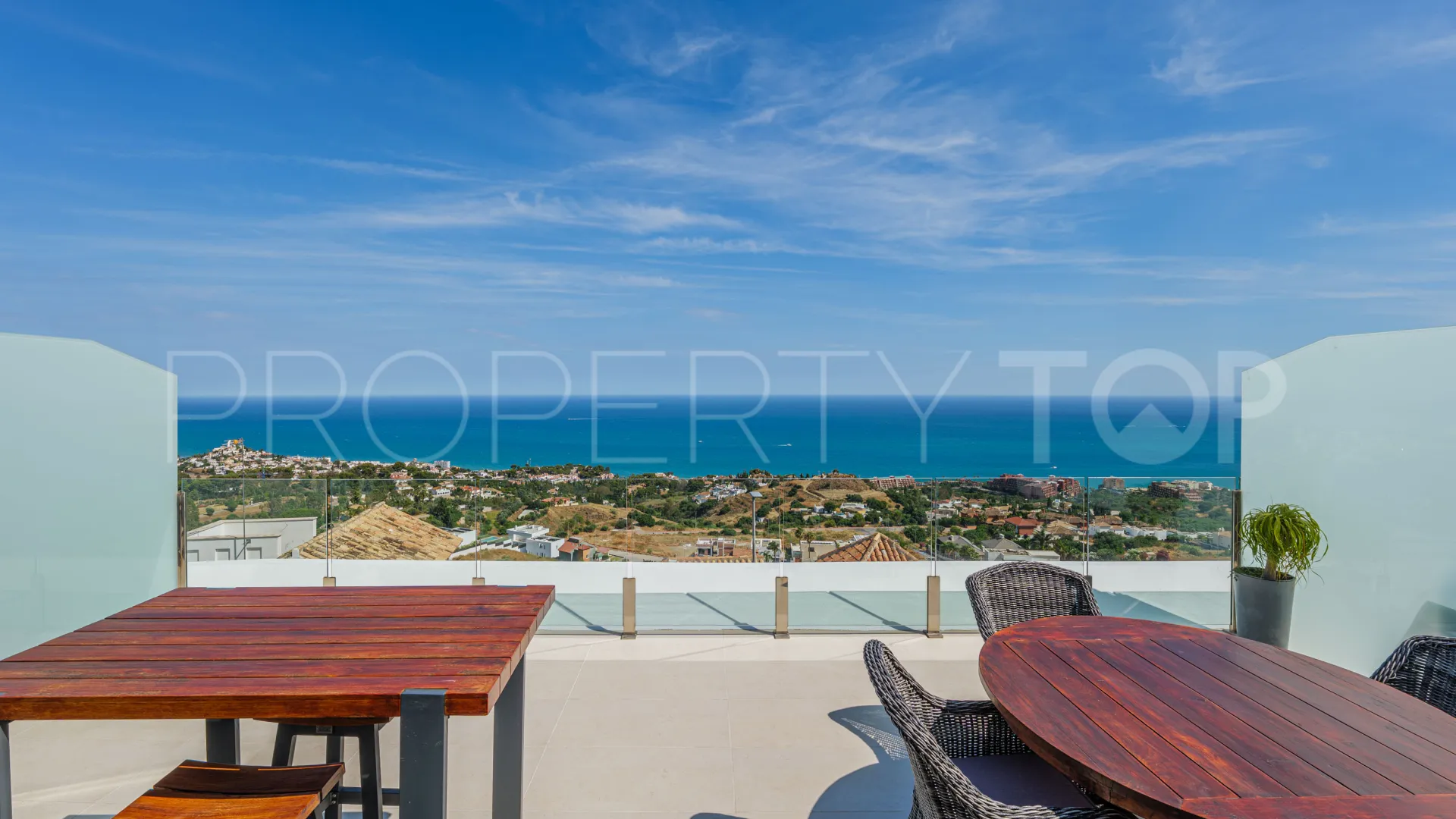 Se vende atico duplex en Benalmadena Costa con 3 dormitorios