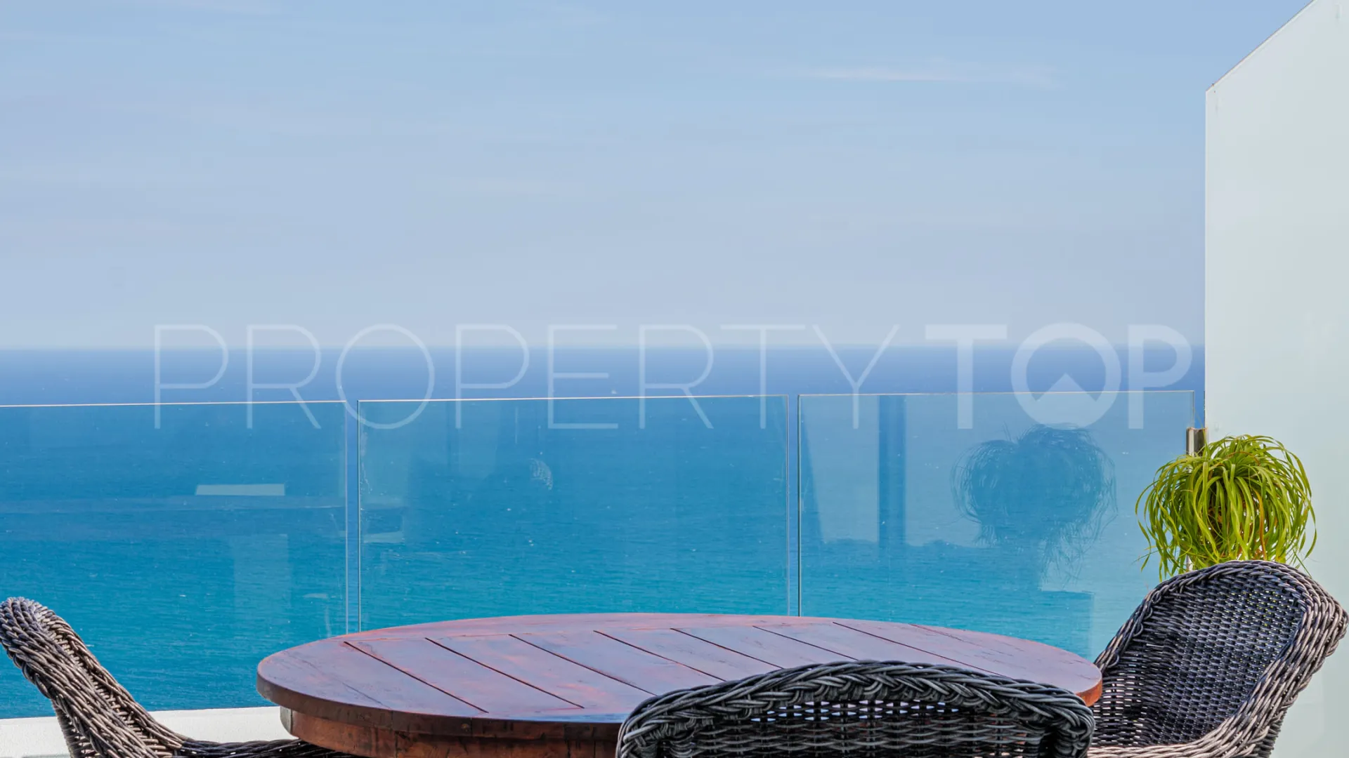 Se vende atico duplex en Benalmadena Costa con 3 dormitorios