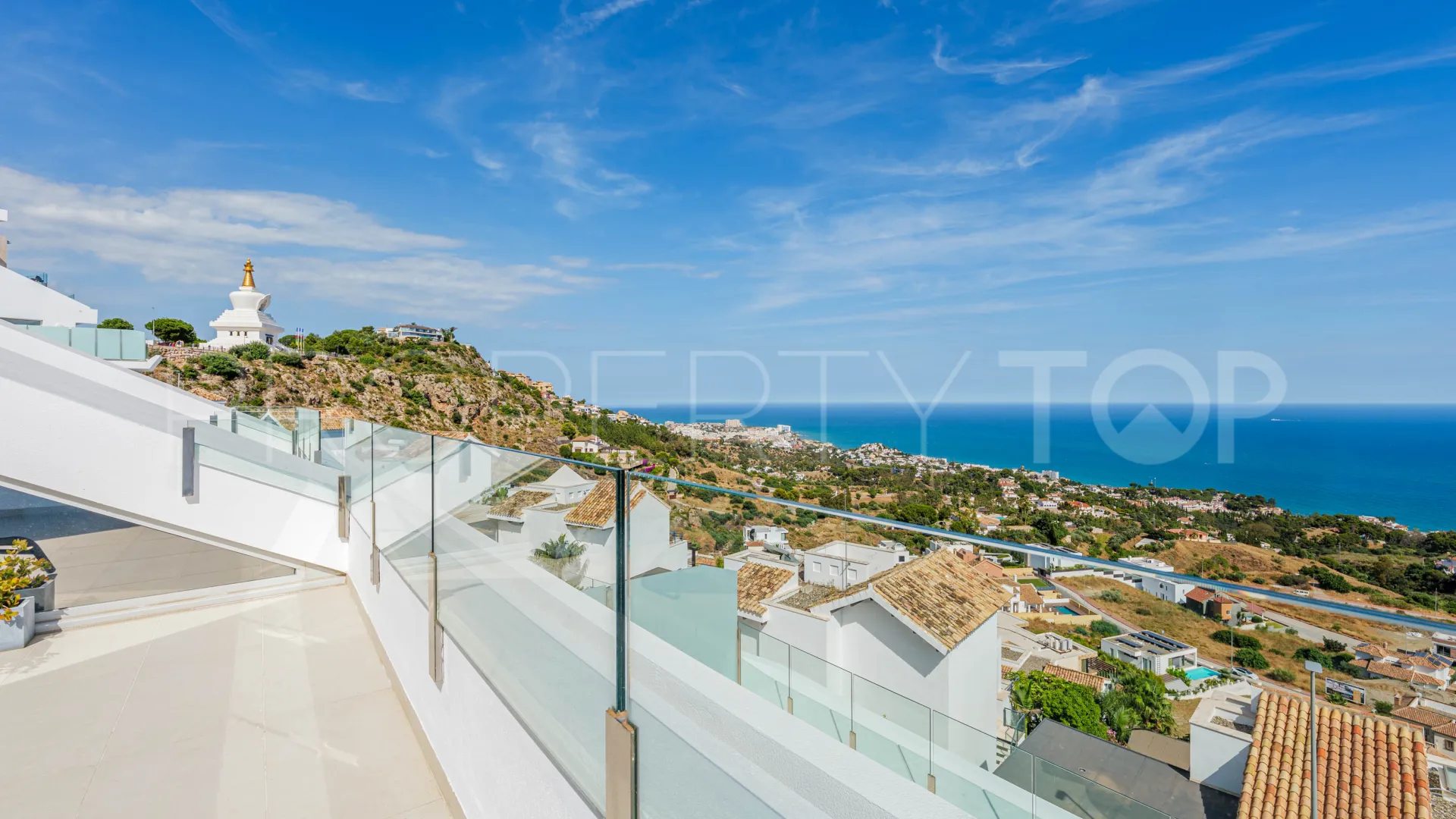 Se vende atico duplex en Benalmadena Costa con 3 dormitorios