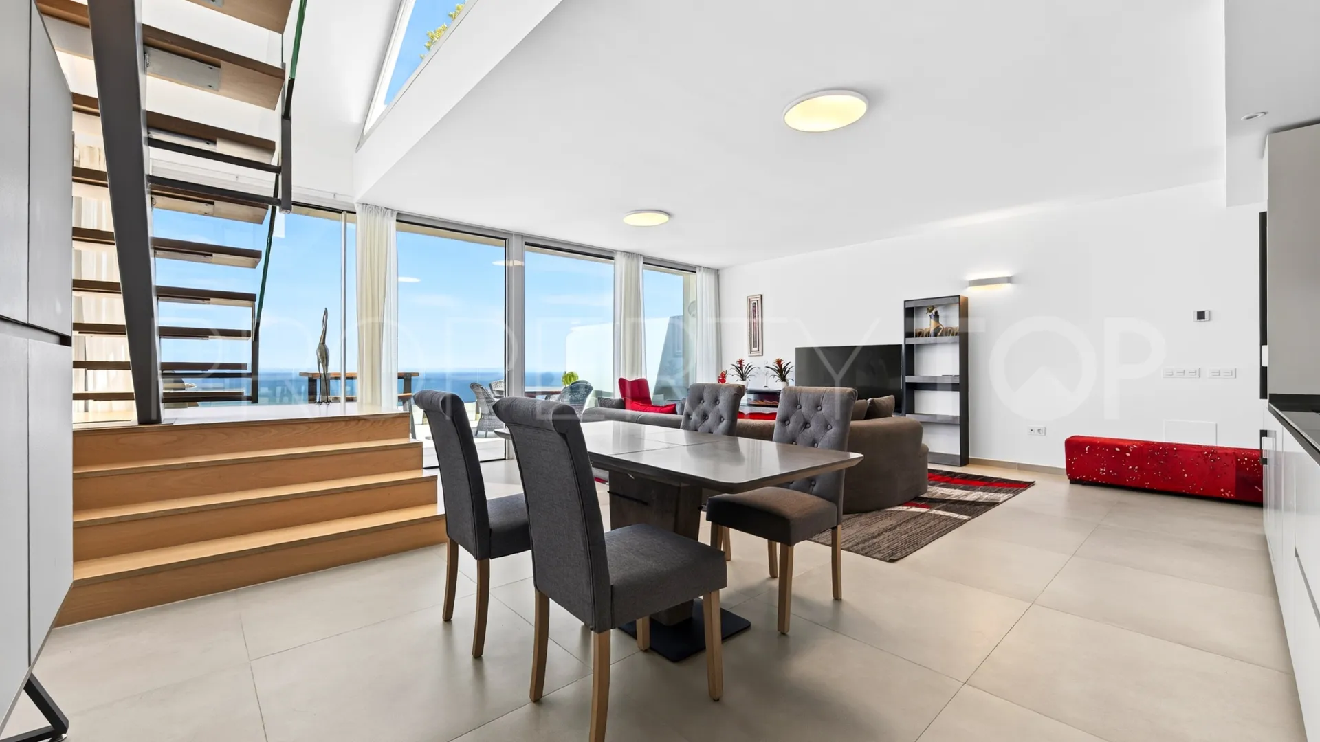 Se vende atico duplex en Benalmadena Costa con 3 dormitorios