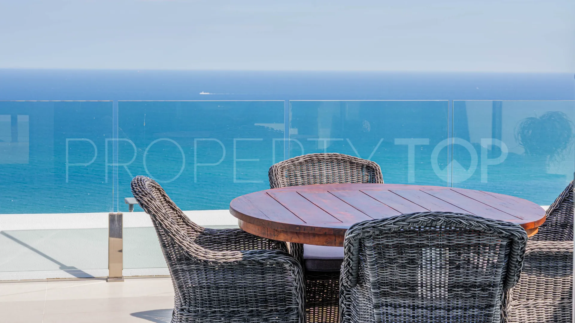 Se vende atico duplex en Benalmadena Costa con 3 dormitorios