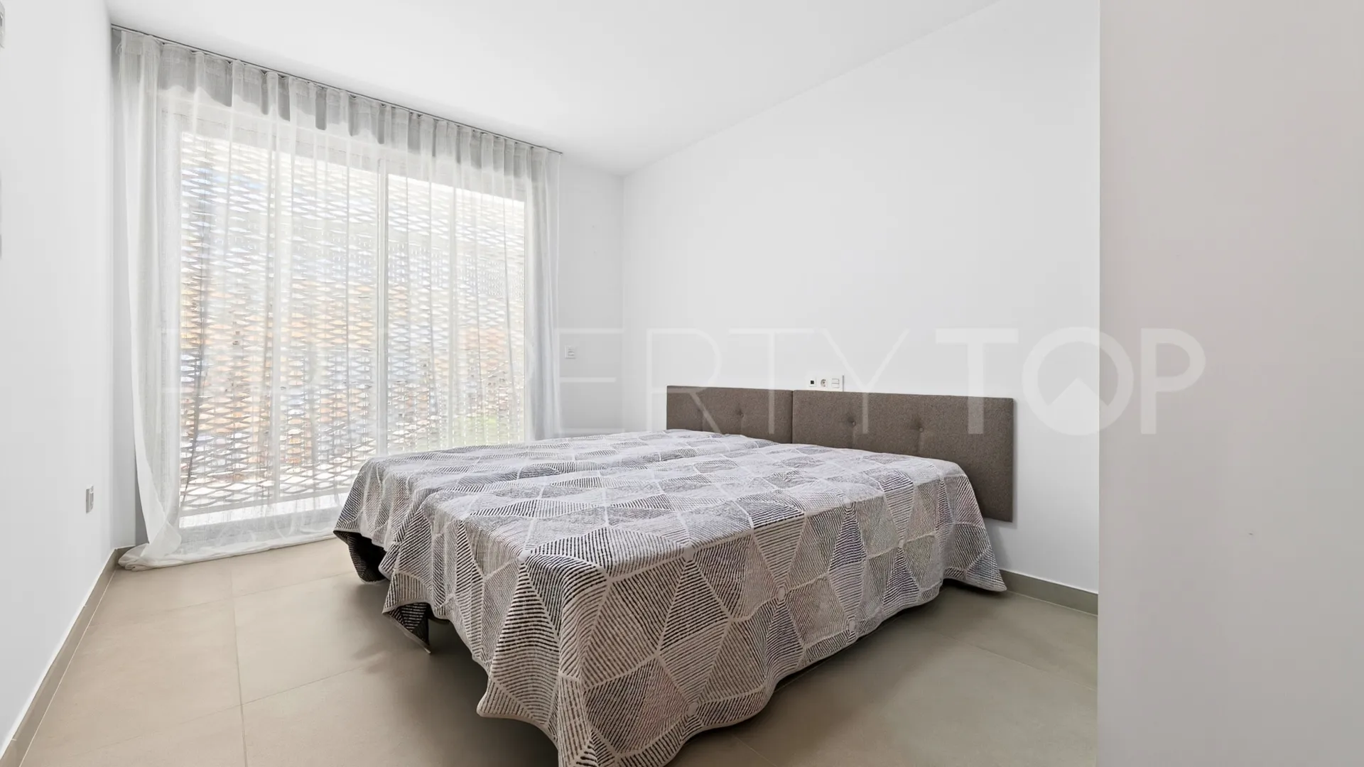 Se vende atico duplex en Benalmadena Costa con 3 dormitorios