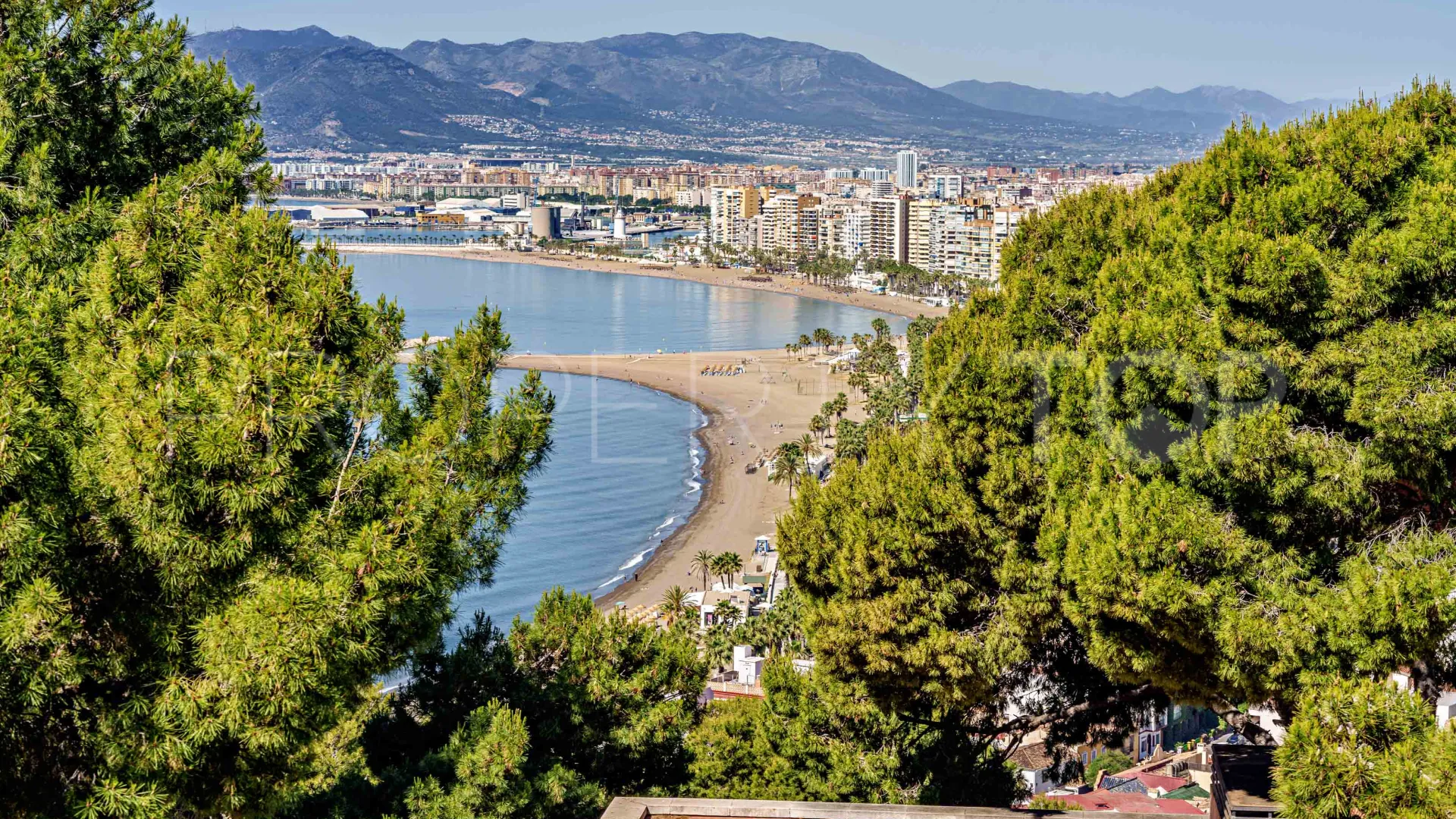 Malaga - Este, villa en venta de 6 dormitorios