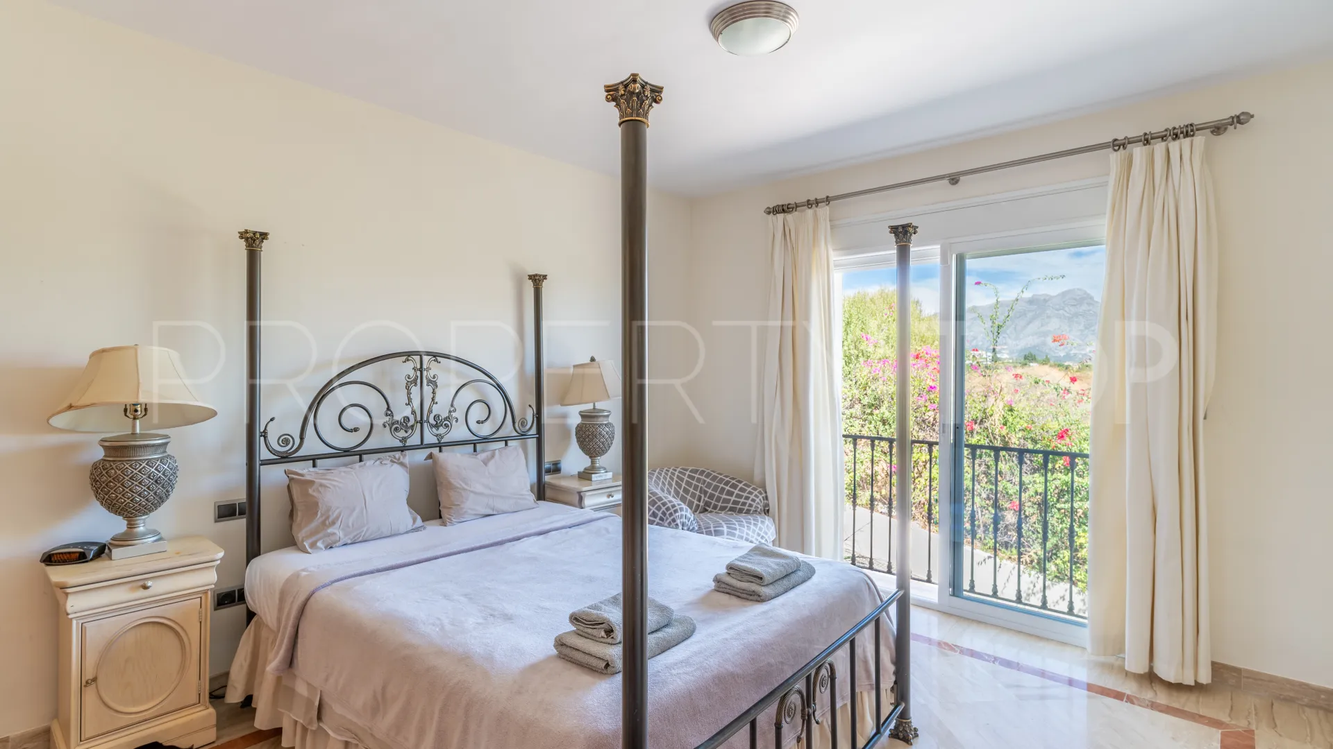 Comprar villa en Puerto del Capitan con 5 dormitorios