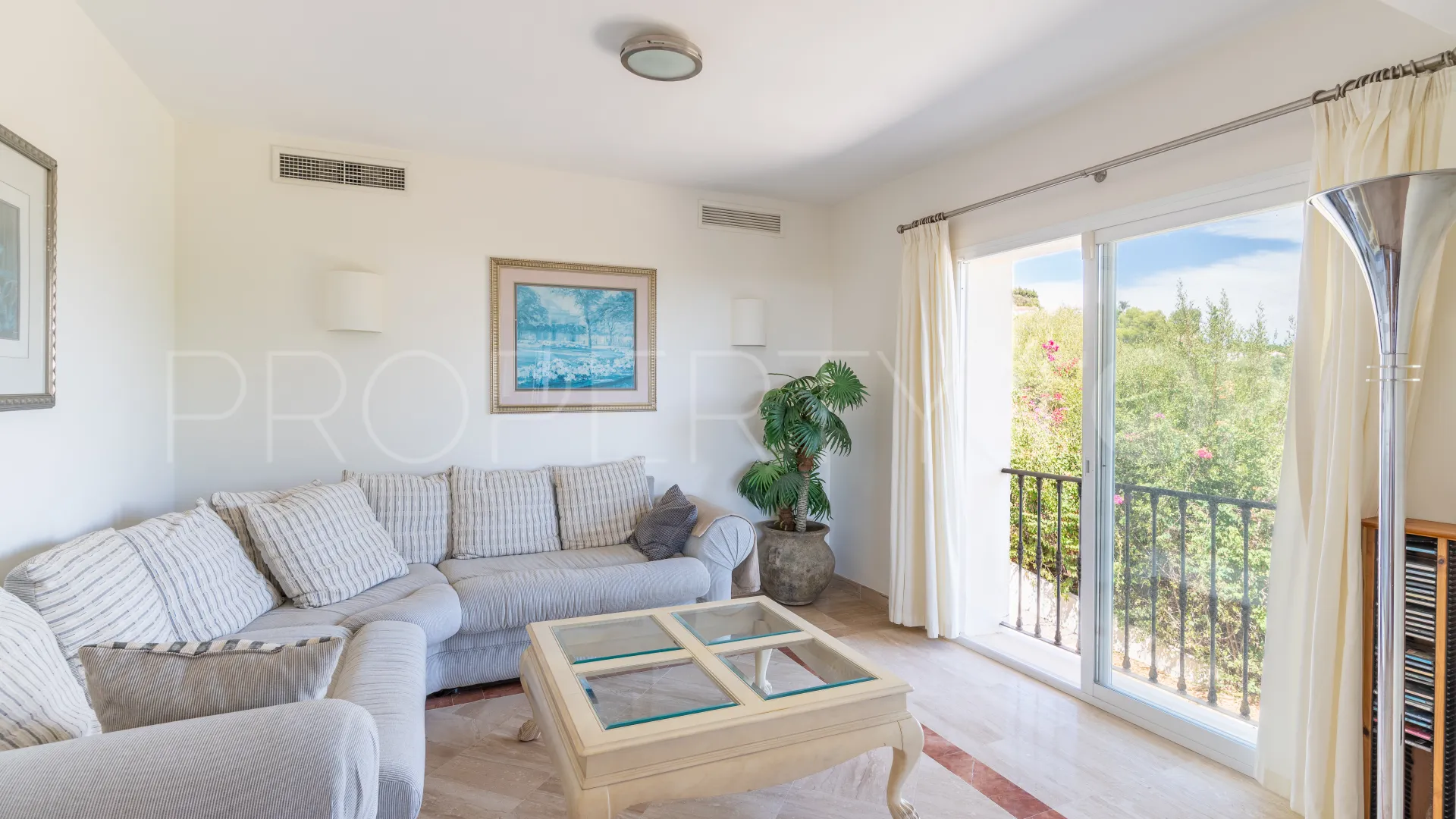 Comprar villa en Puerto del Capitan con 5 dormitorios