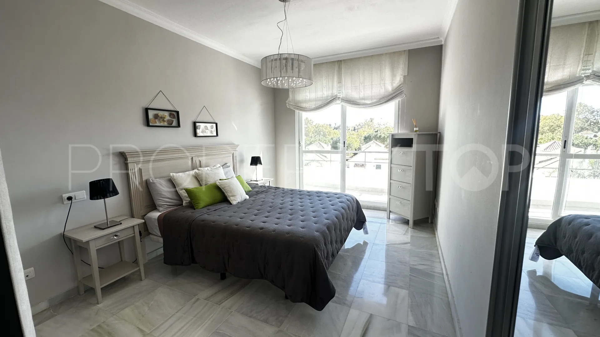 Comprar apartamento de 2 dormitorios en Señorio de Gonzaga
