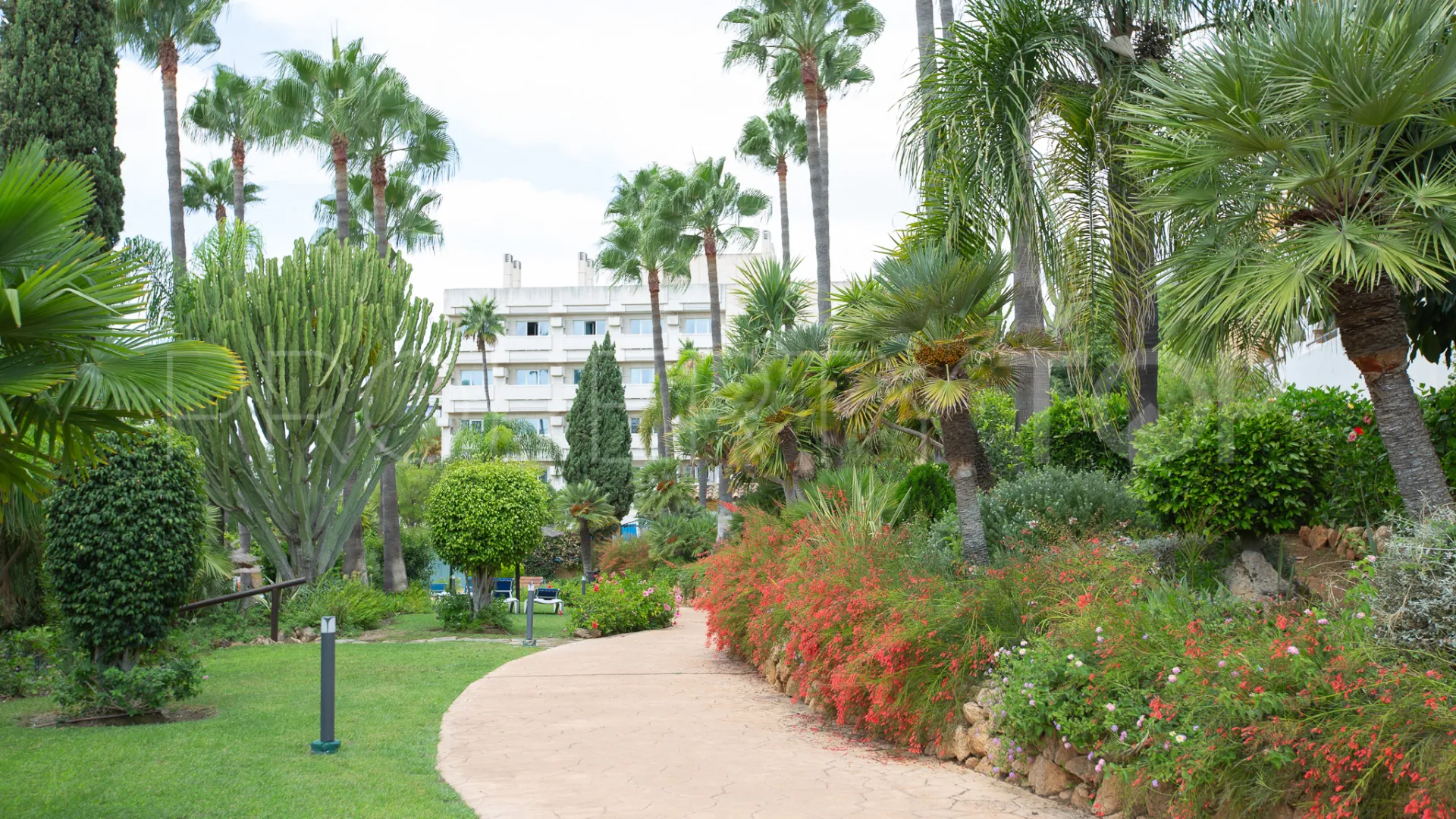 For sale Marbella Golden Mile duplex penthouse with 3 bedrooms