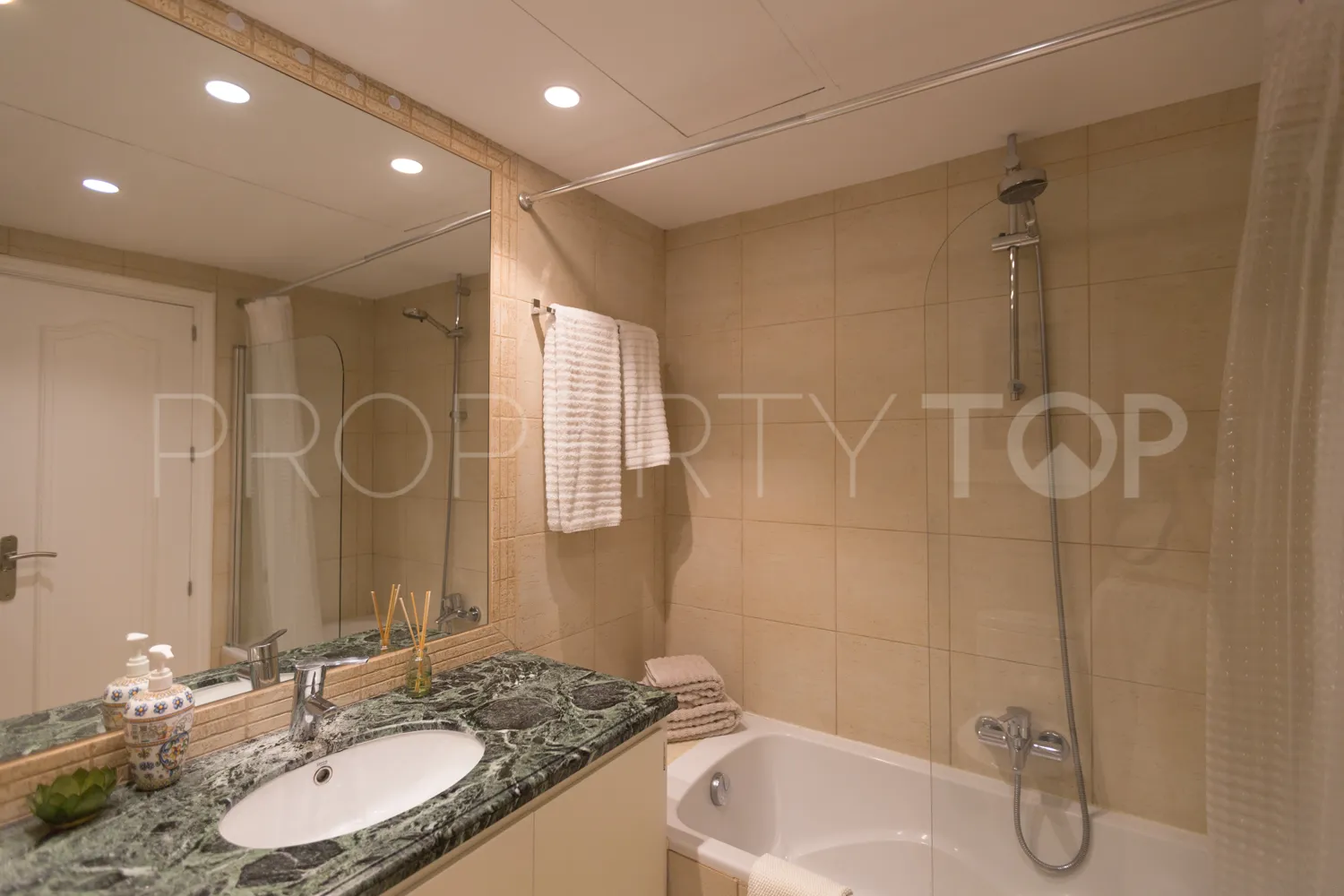 For sale Ancon Sierra IV 3 bedrooms ground floor apartment