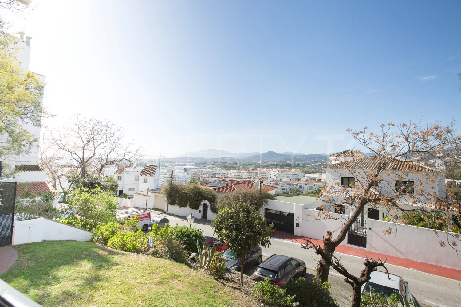 Apartamento en venta de 2 dormitorios en Nueva Andalucia