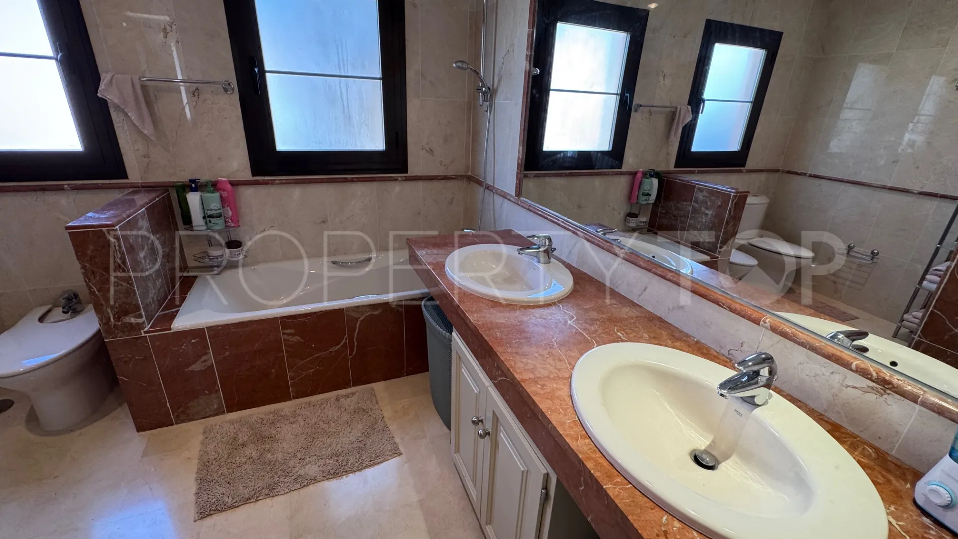 Apartment with 4 bedrooms for sale in Estepona