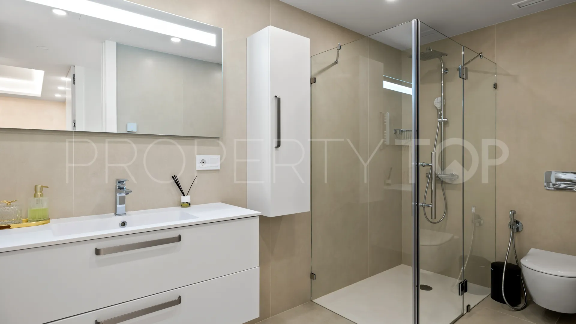 For sale apartment in 9 Lions Residences with 5 bedrooms