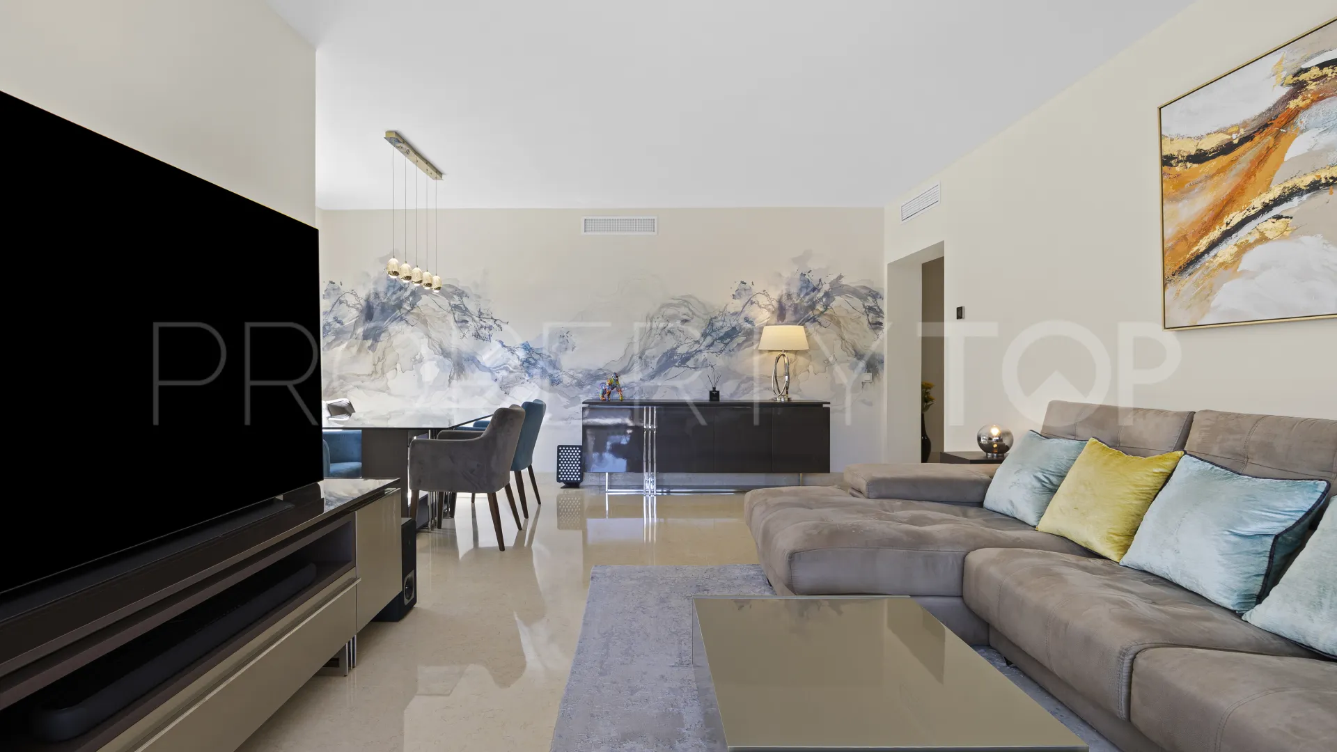 Se vende apartamento planta baja de 2 dormitorios en Benahavis