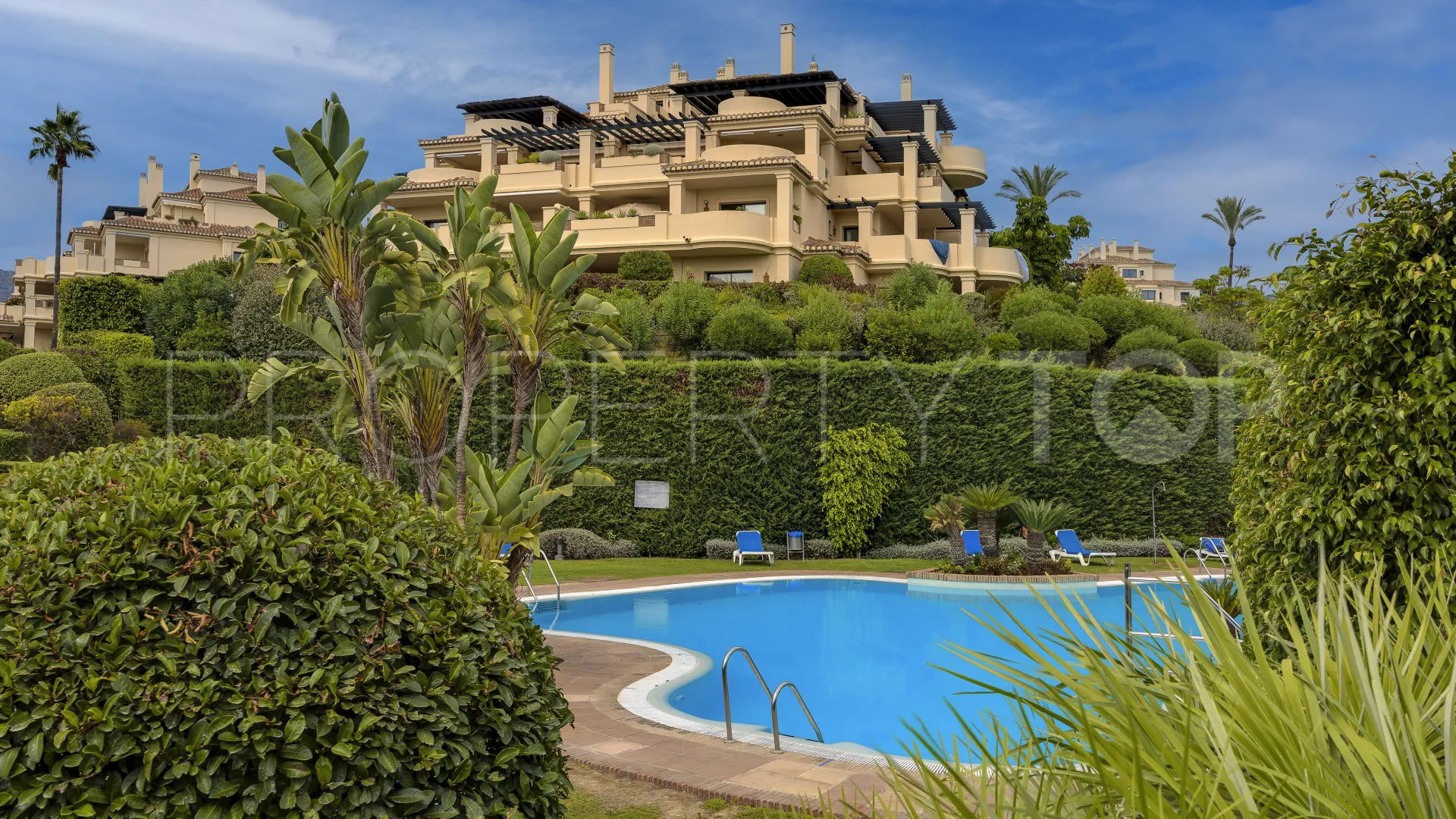 Se vende apartamento planta baja de 2 dormitorios en Benahavis