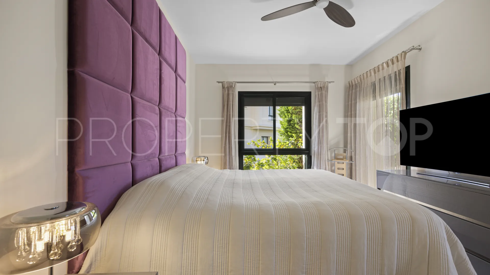 Se vende apartamento planta baja de 2 dormitorios en Benahavis