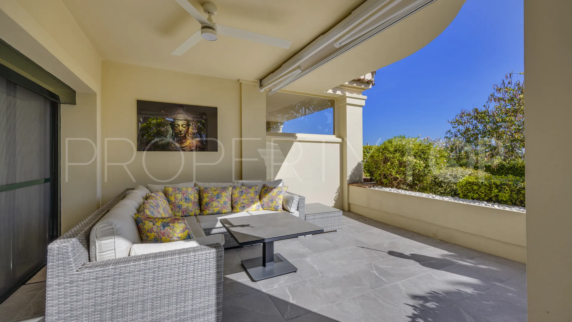 Se vende apartamento planta baja de 2 dormitorios en Benahavis