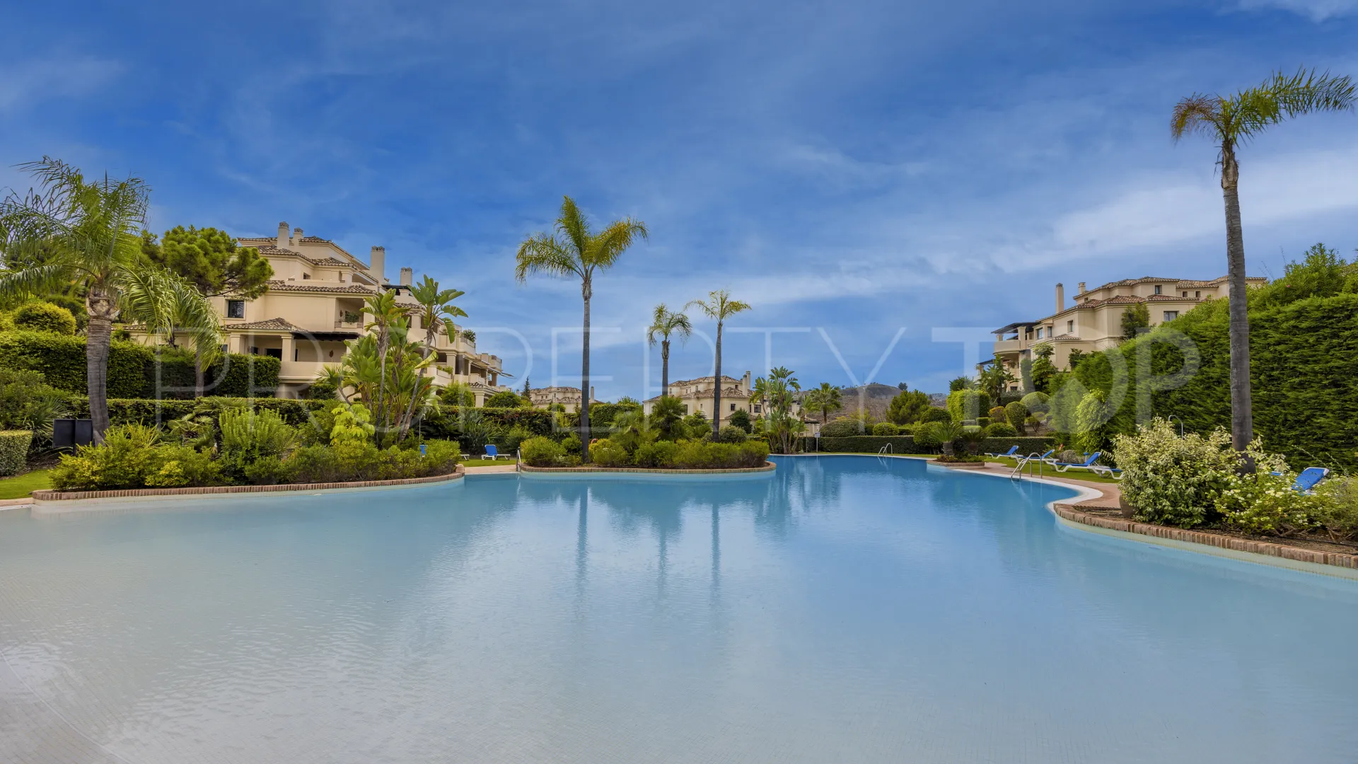 Se vende apartamento planta baja de 2 dormitorios en Benahavis