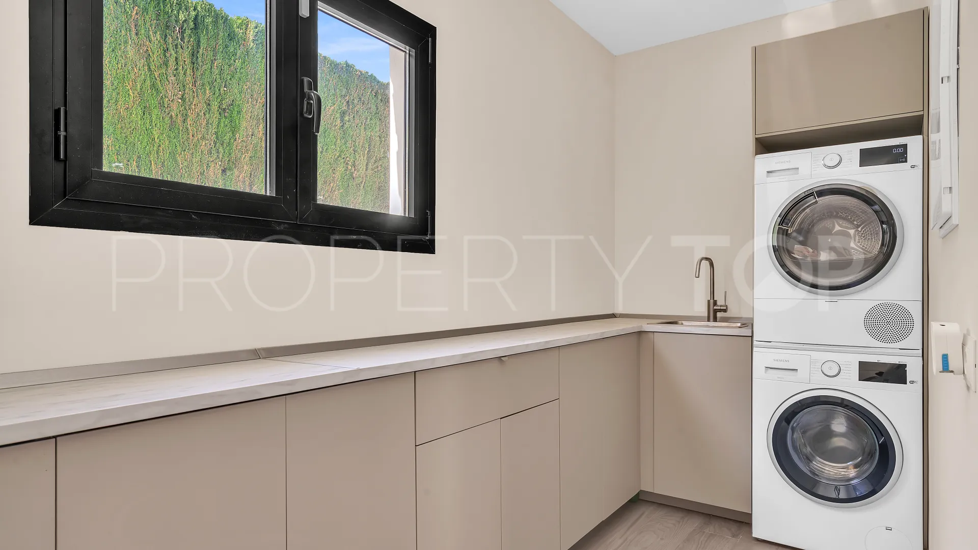 Villa en venta con 4 dormitorios en Guadalmina Alta