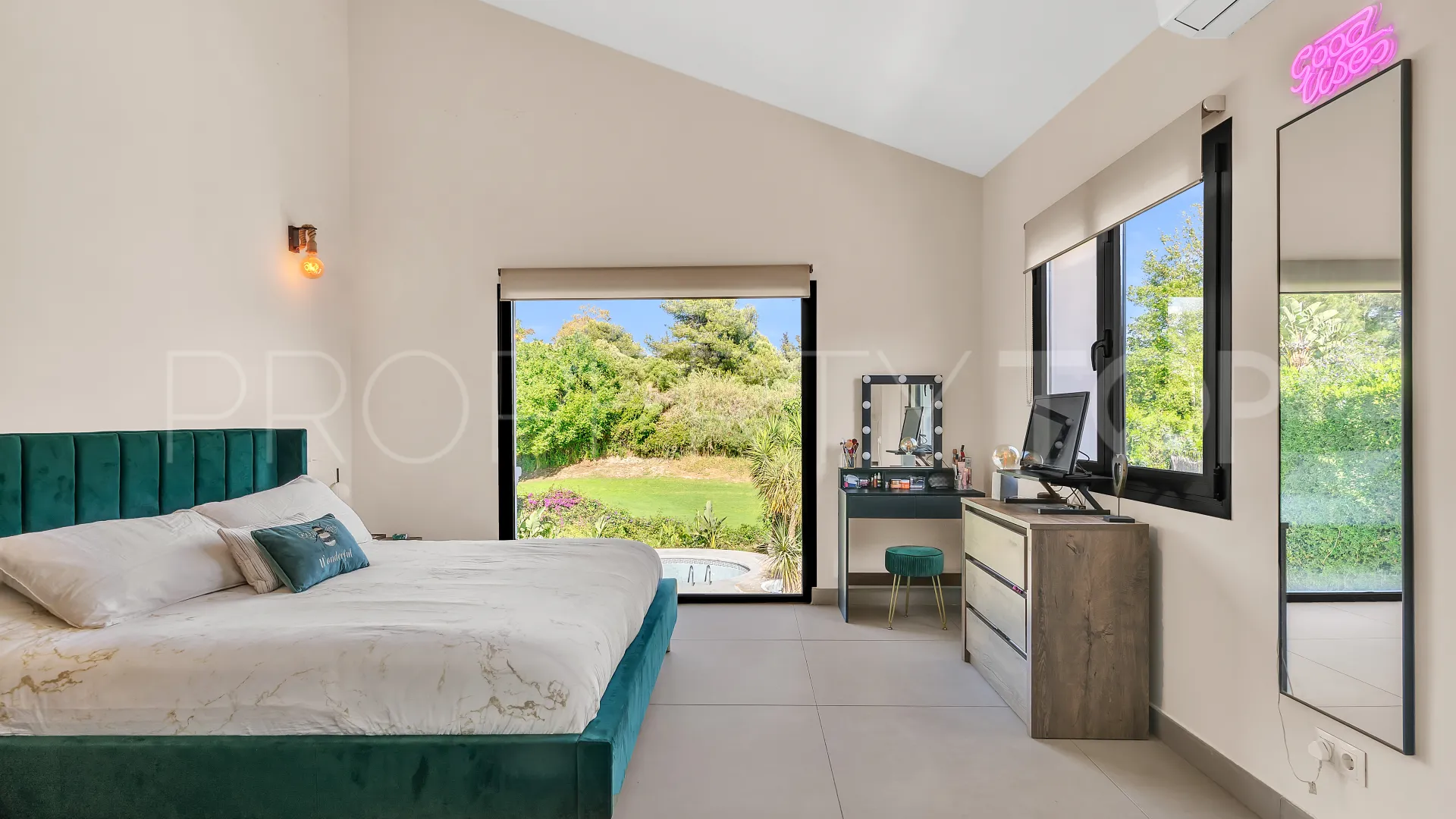 Villa en venta con 4 dormitorios en Guadalmina Alta