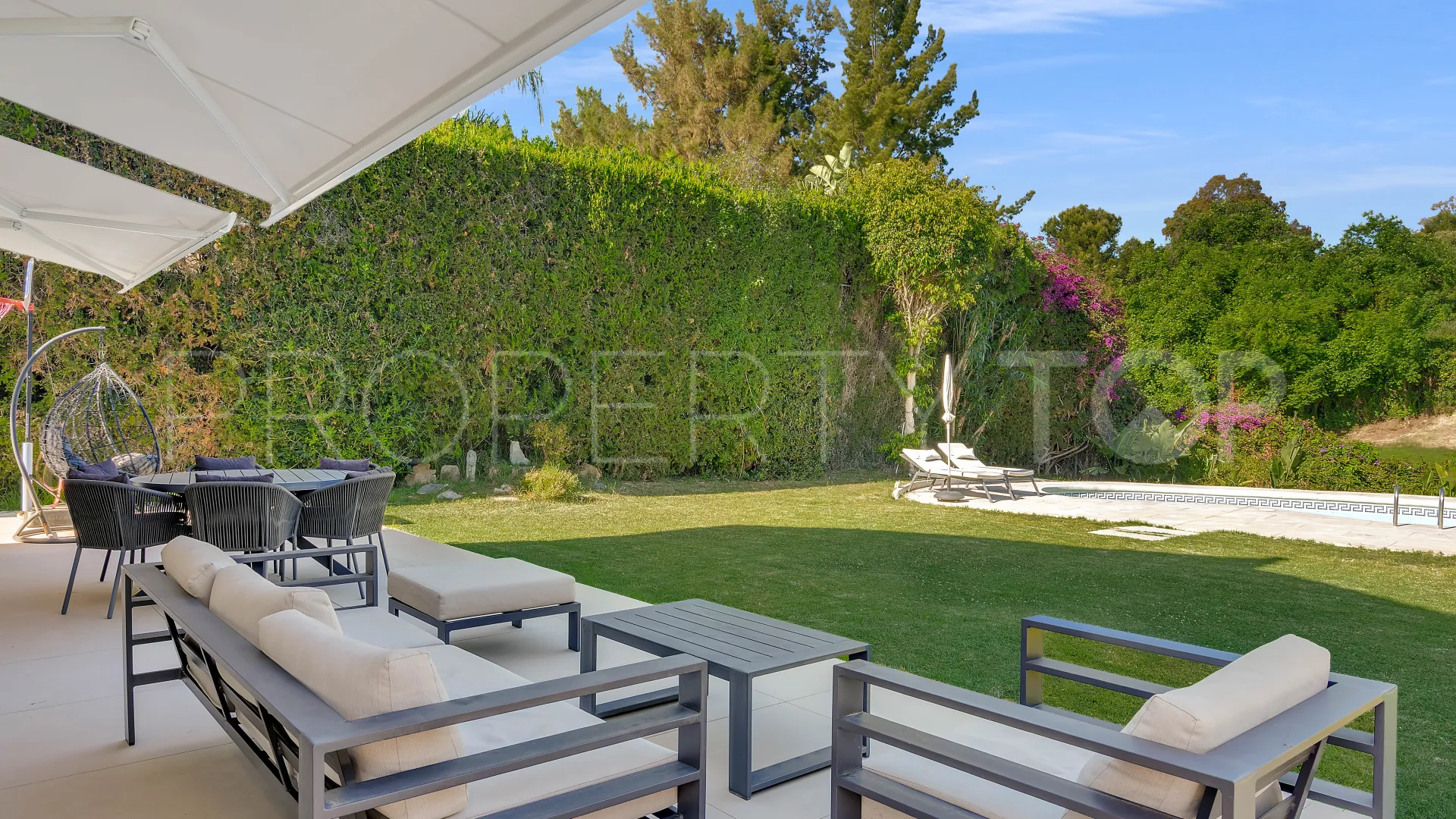 Villa en venta con 4 dormitorios en Guadalmina Alta