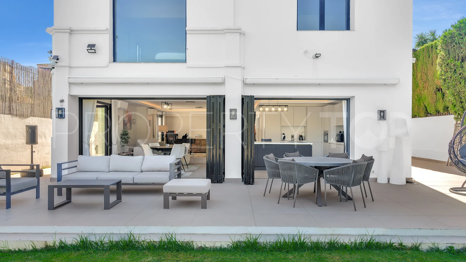 Villa en venta con 4 dormitorios en Guadalmina Alta