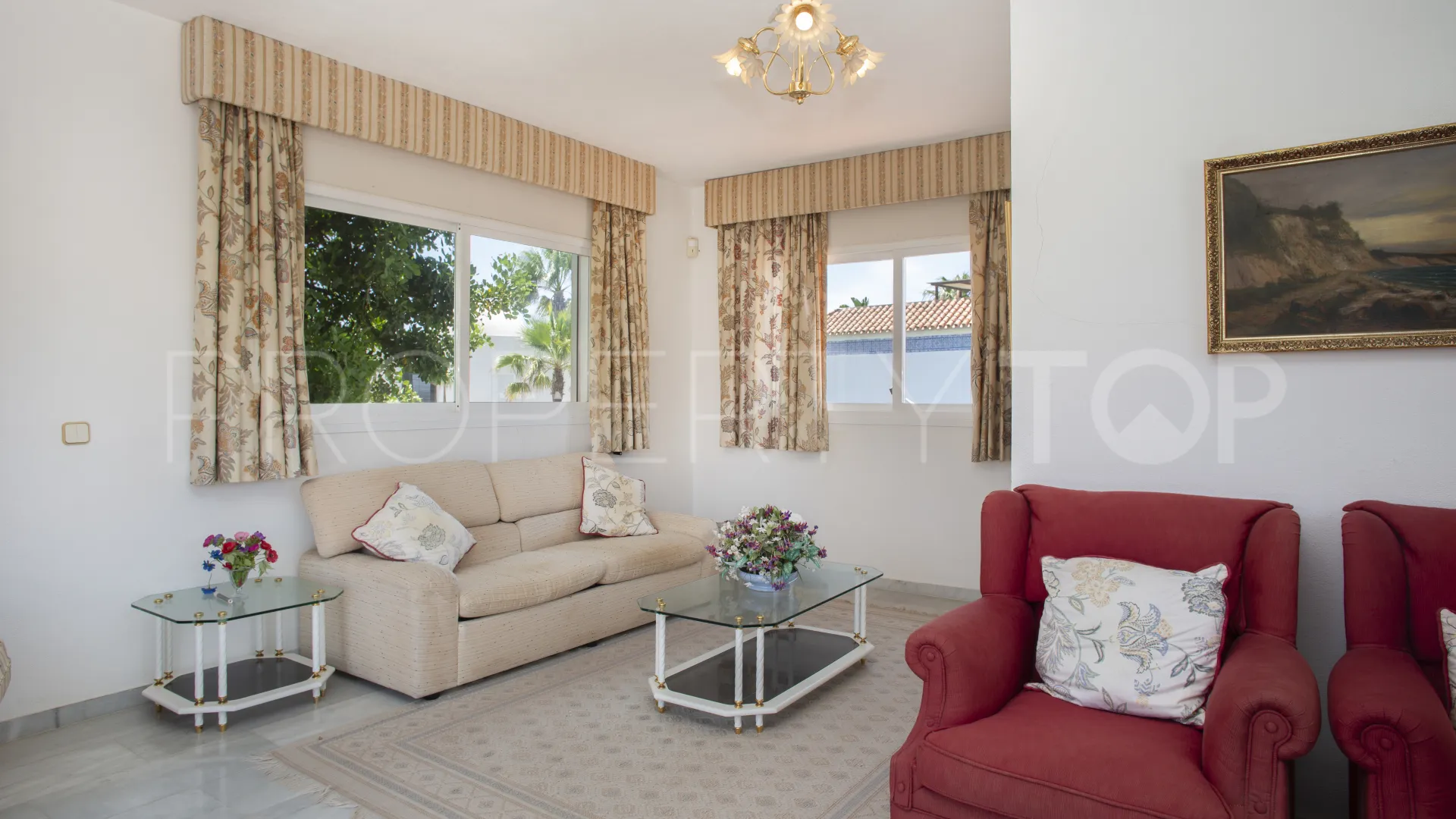 Comprar villa de 4 dormitorios en Guadalmina Baja