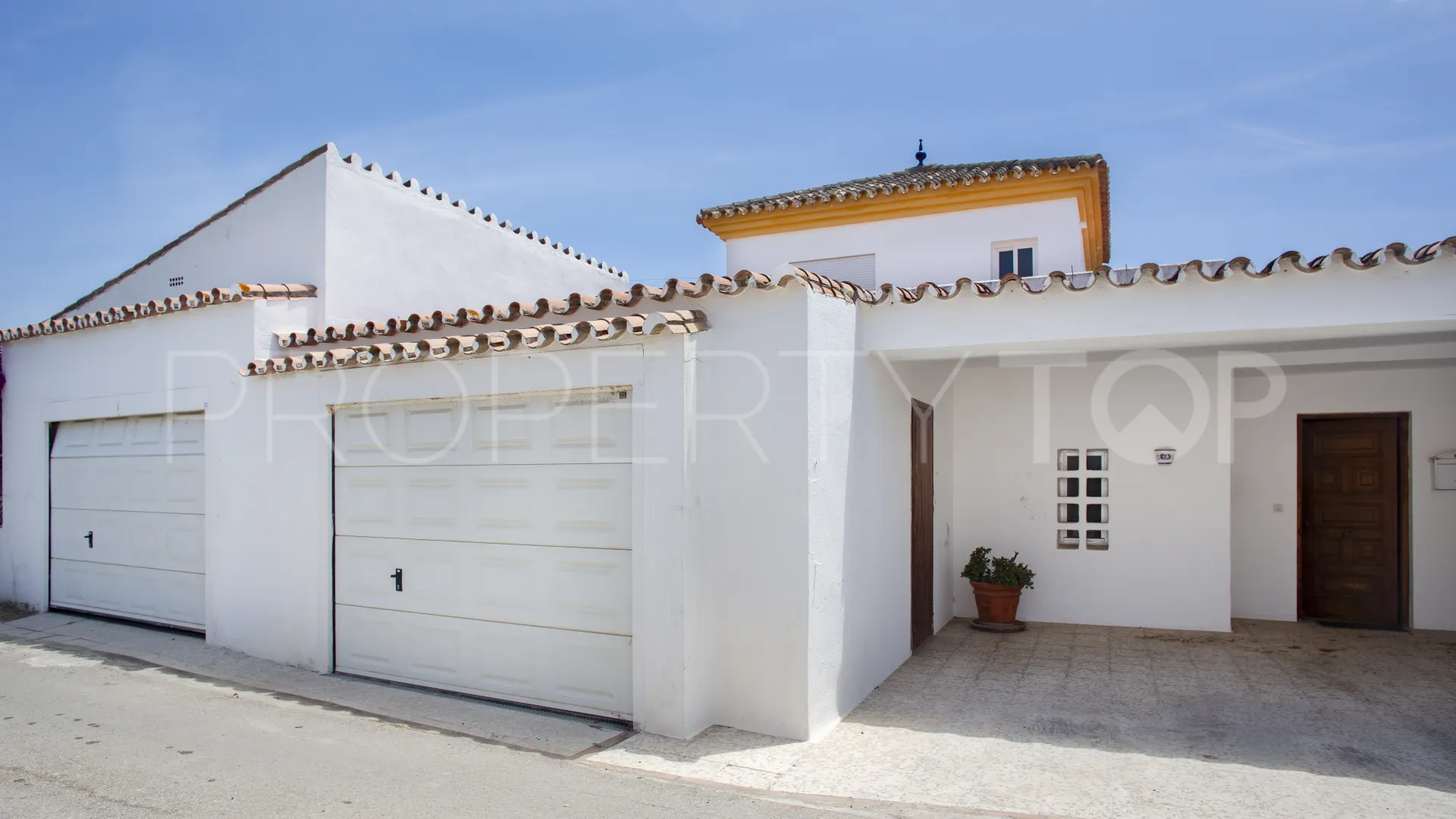 Comprar villa de 4 dormitorios en Guadalmina Baja