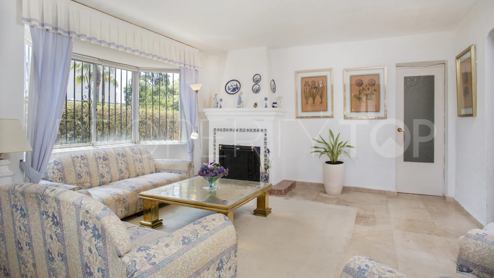 Comprar villa de 4 dormitorios en Guadalmina Baja
