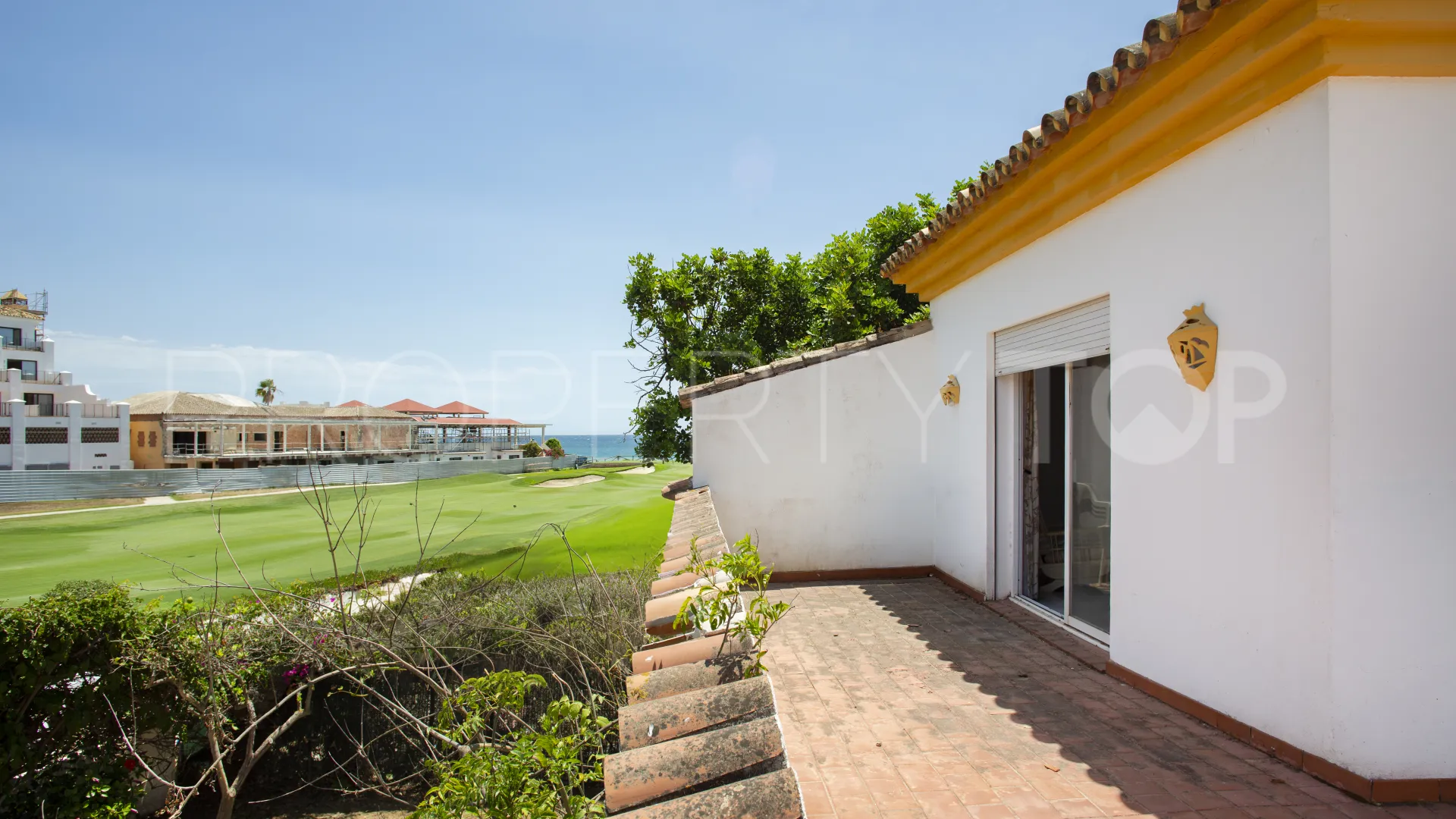 Comprar villa de 4 dormitorios en Guadalmina Baja