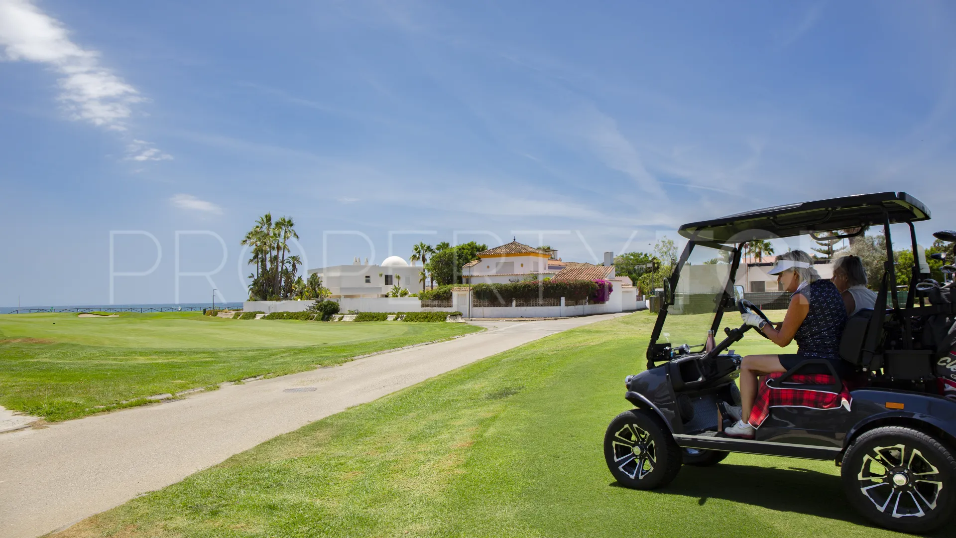 Comprar villa de 4 dormitorios en Guadalmina Baja