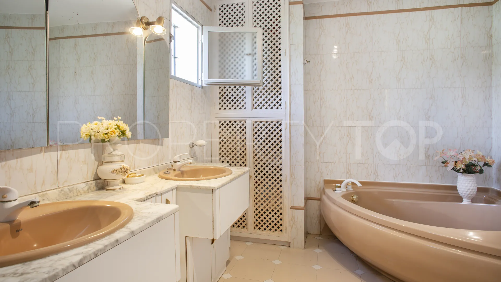 Comprar villa de 4 dormitorios en Guadalmina Baja