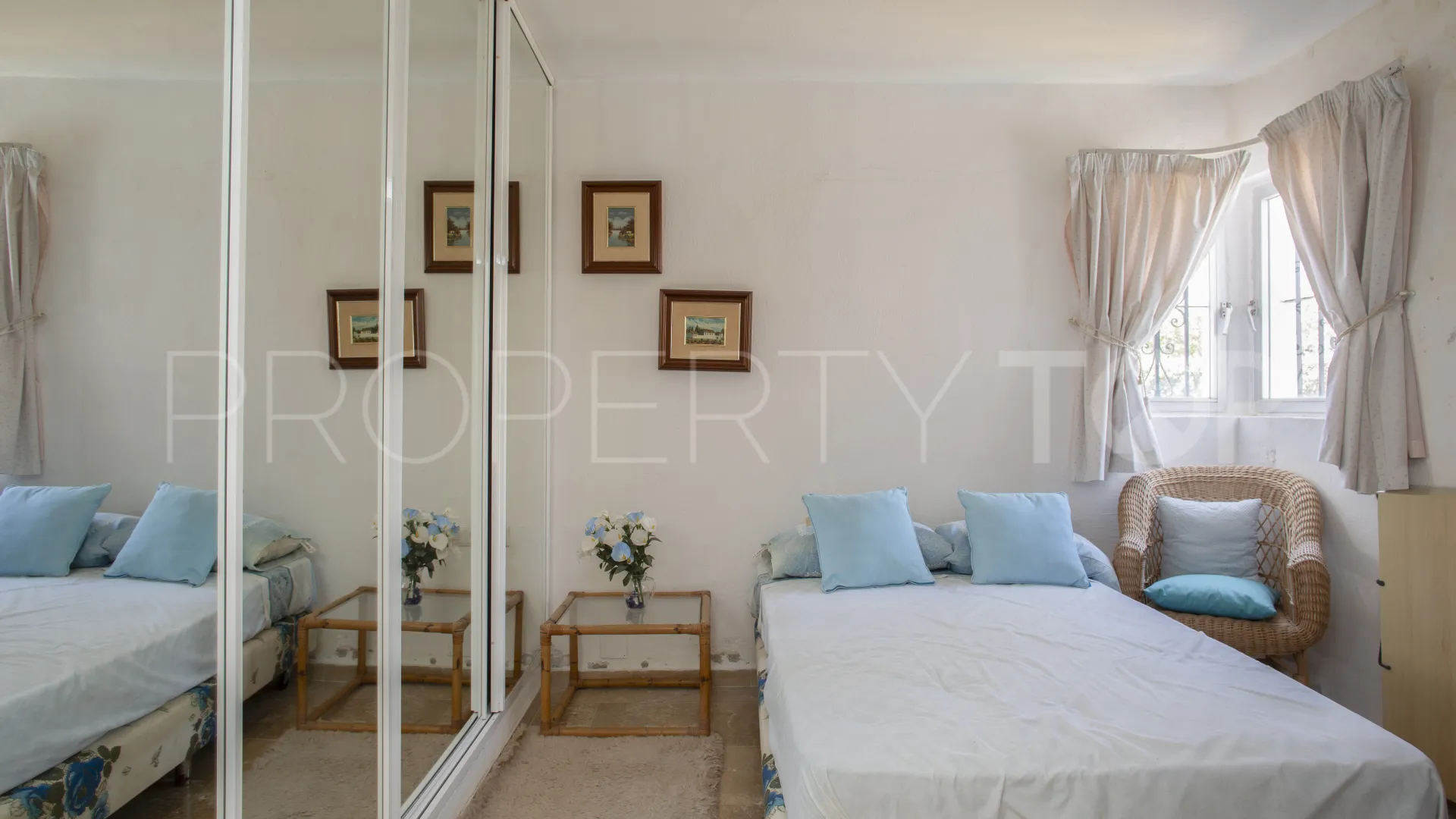 Comprar villa de 4 dormitorios en Guadalmina Baja