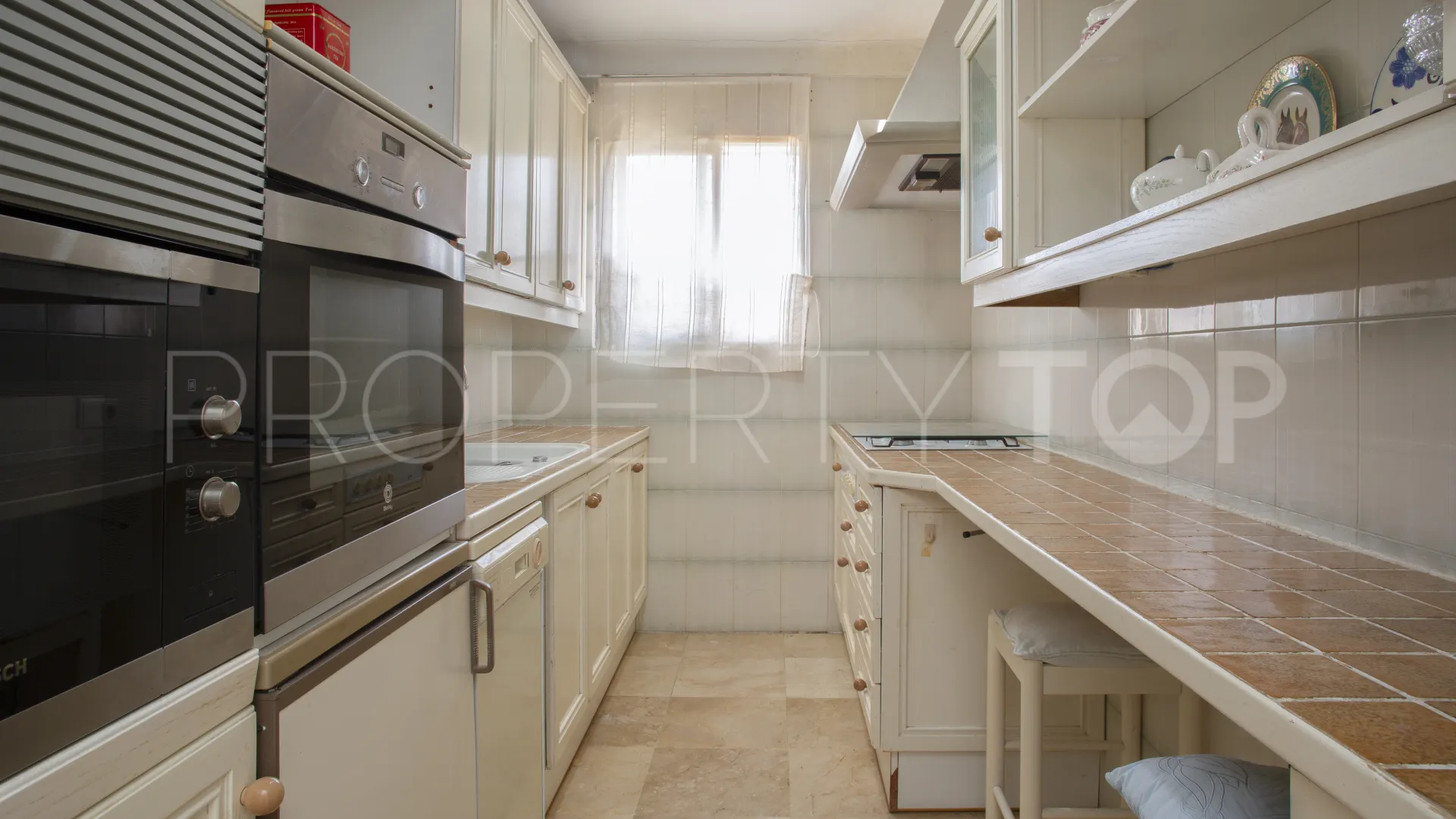 Comprar villa de 4 dormitorios en Guadalmina Baja