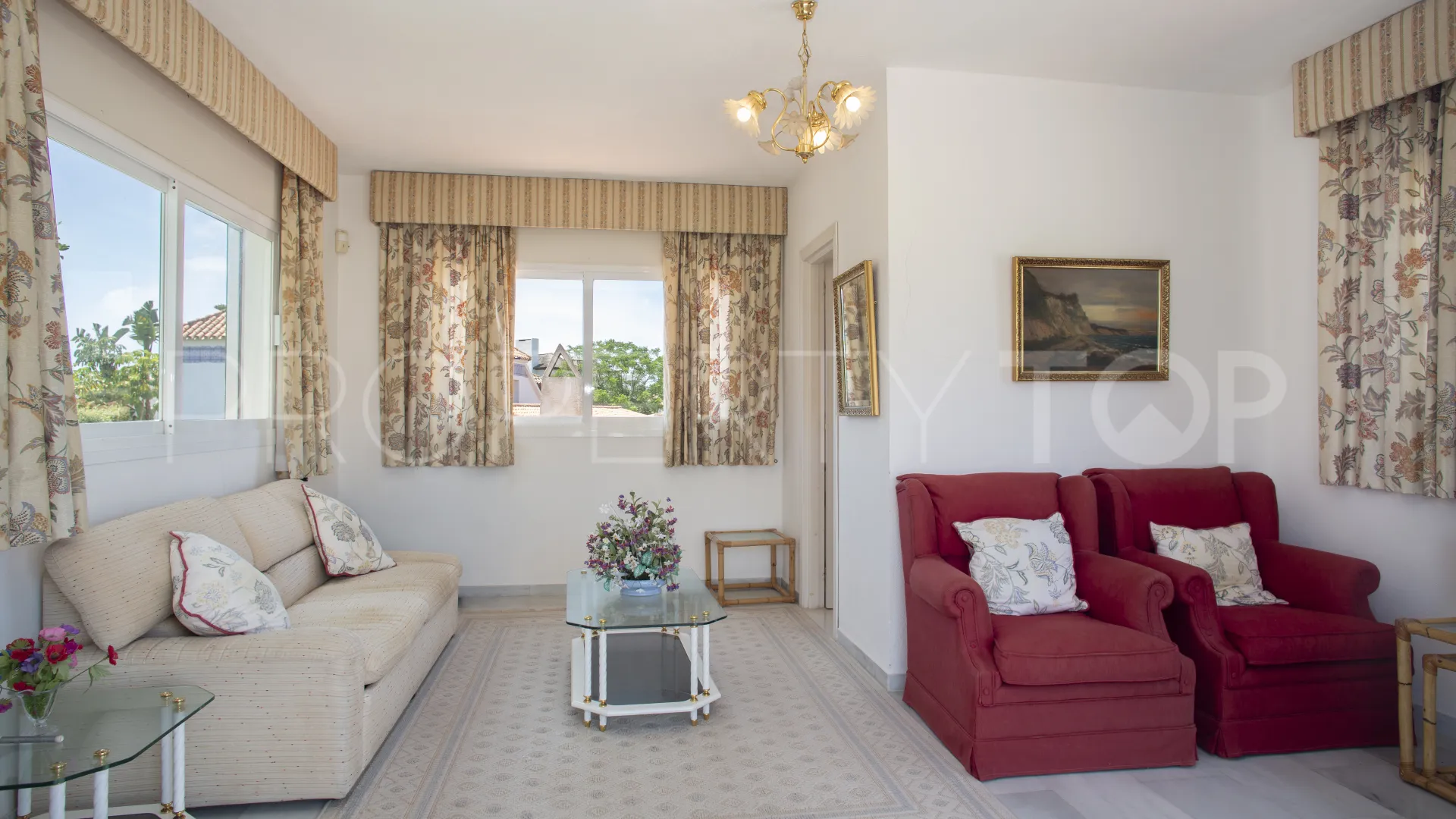 Comprar villa de 4 dormitorios en Guadalmina Baja