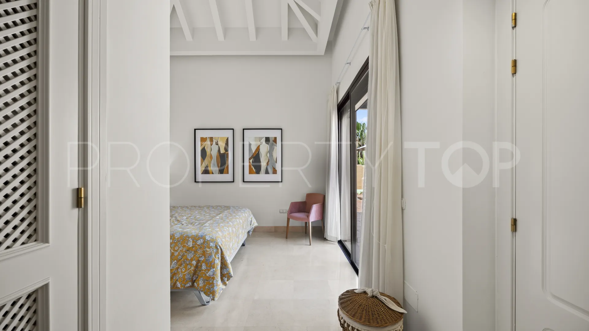 For sale duplex penthouse in Bahia Alcantara with 3 bedrooms