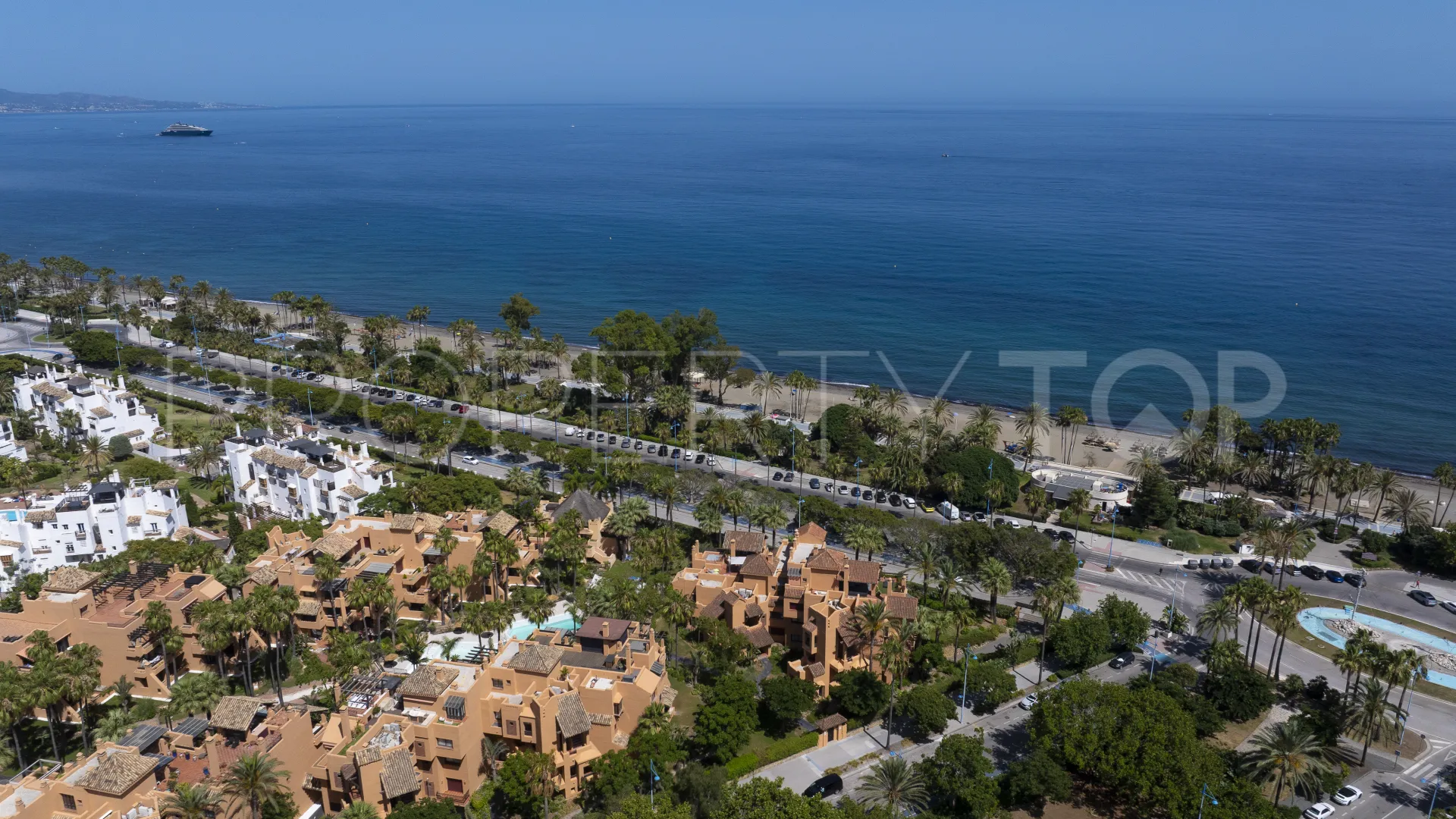 For sale duplex penthouse in Bahia Alcantara with 3 bedrooms