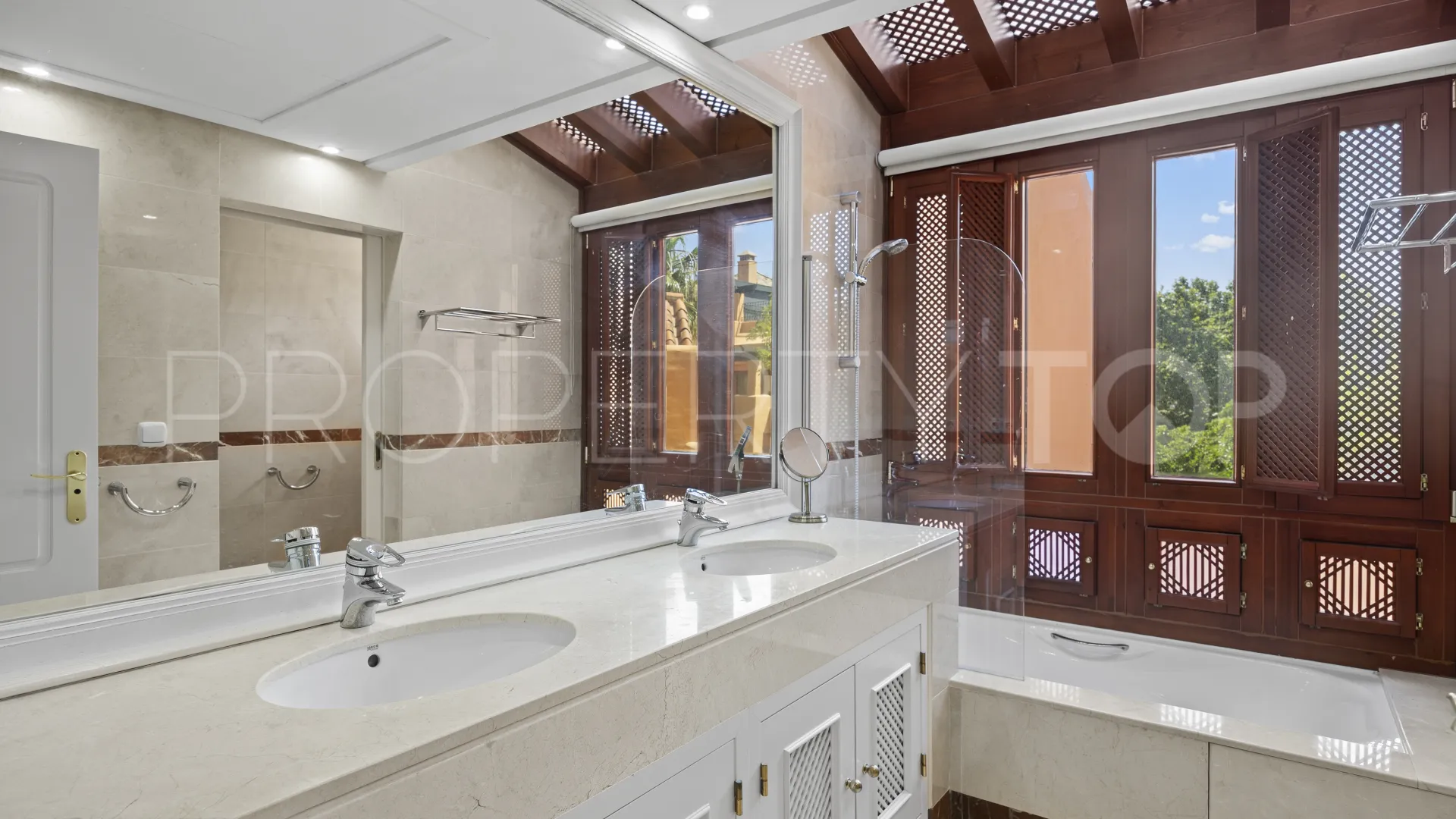 For sale duplex penthouse in Bahia Alcantara with 3 bedrooms