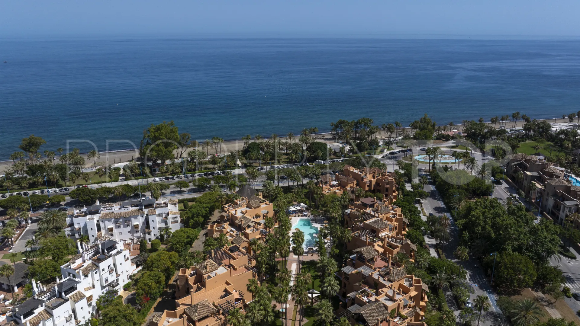 For sale duplex penthouse in Bahia Alcantara with 3 bedrooms