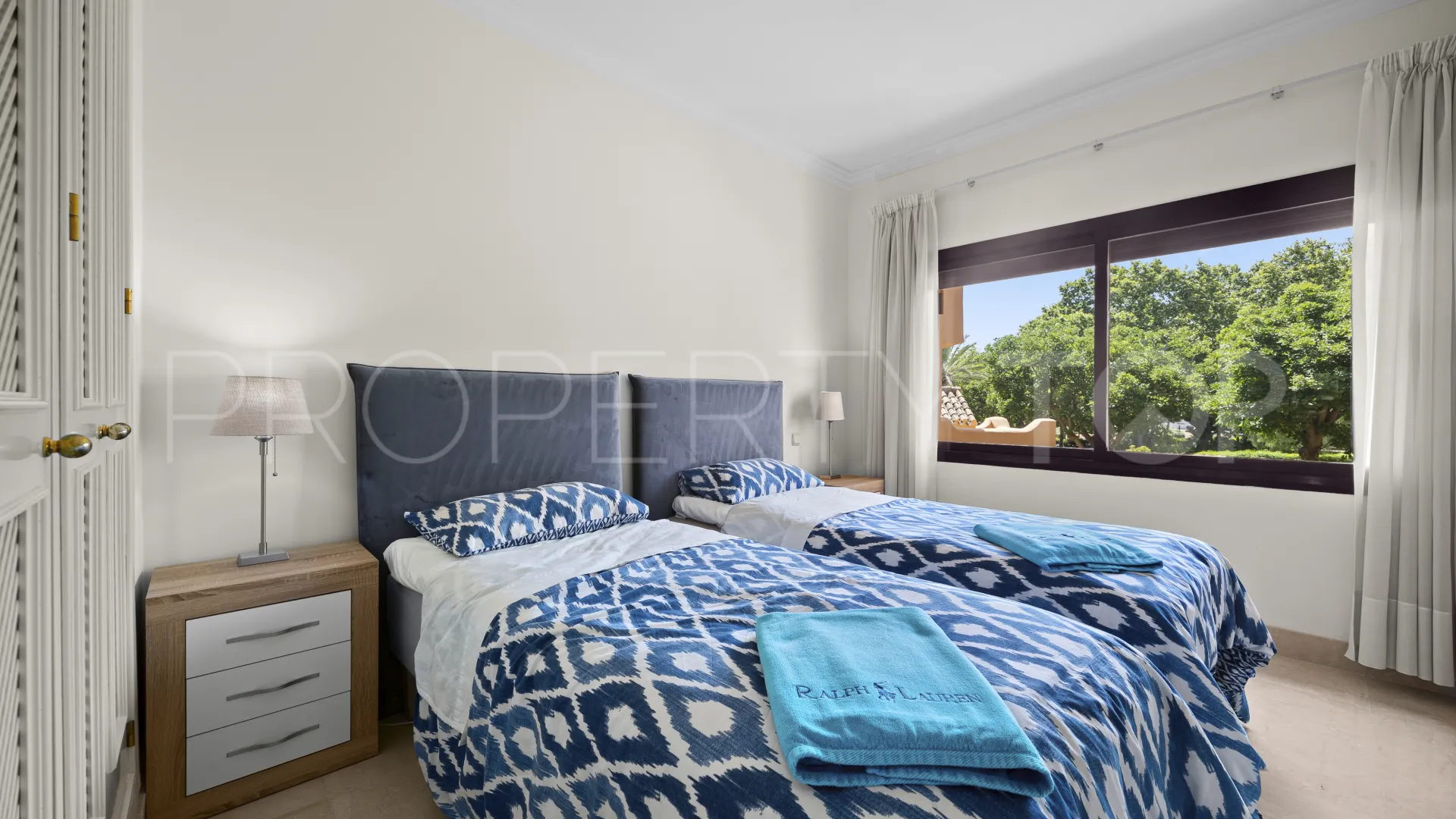 For sale duplex penthouse in Bahia Alcantara with 3 bedrooms