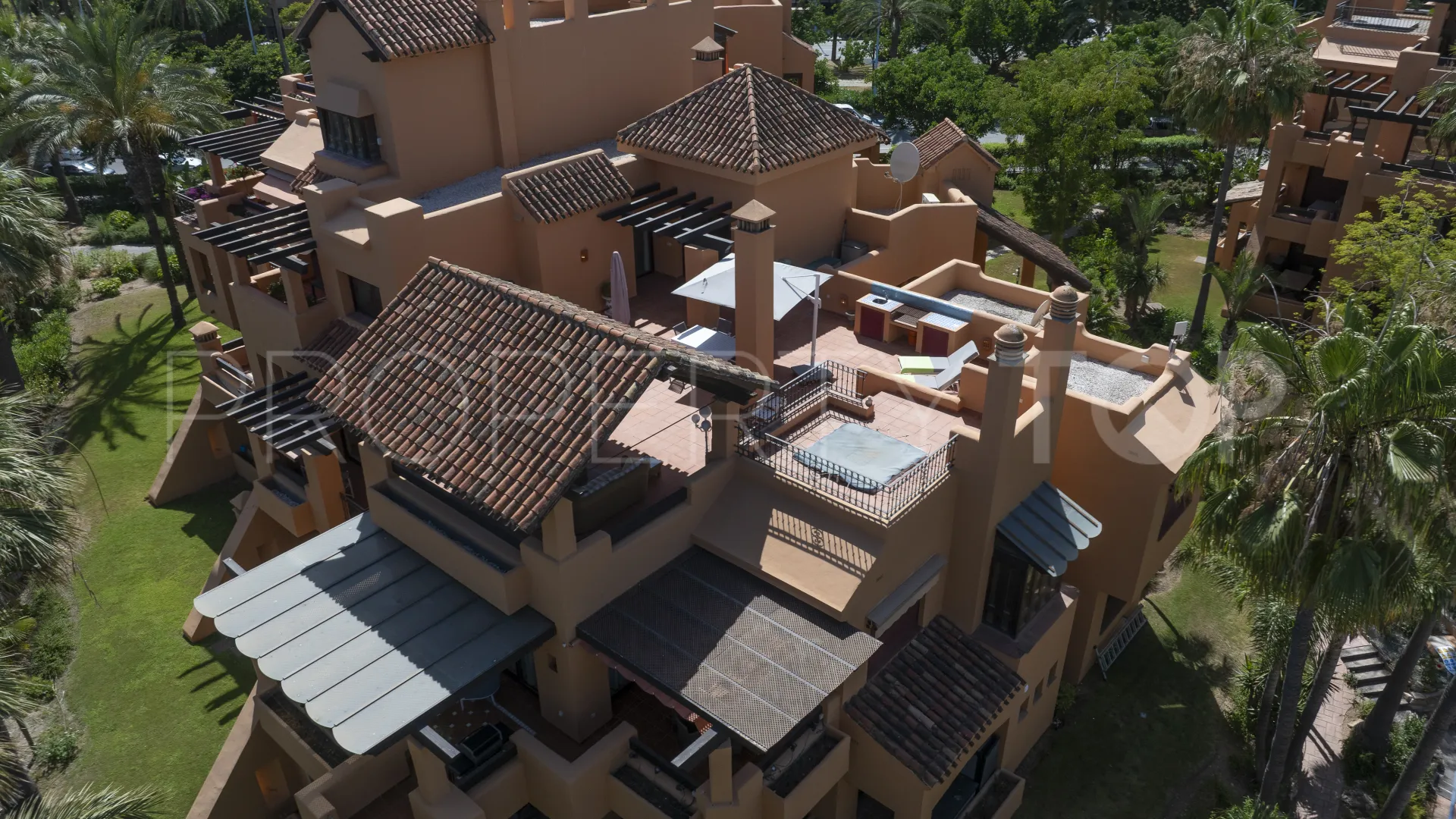 For sale duplex penthouse in Bahia Alcantara with 3 bedrooms